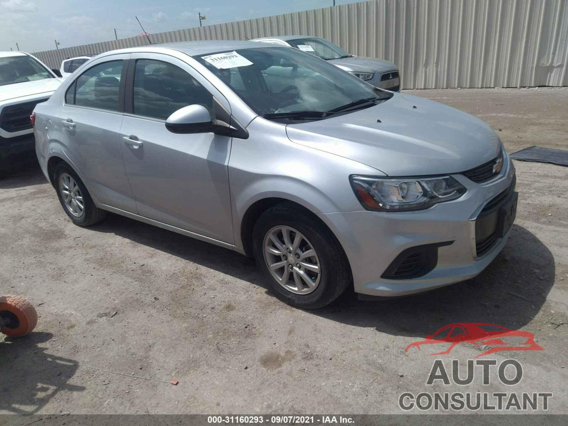 CHEVROLET SONIC 2018 - 1G1JD5SH4J4101733