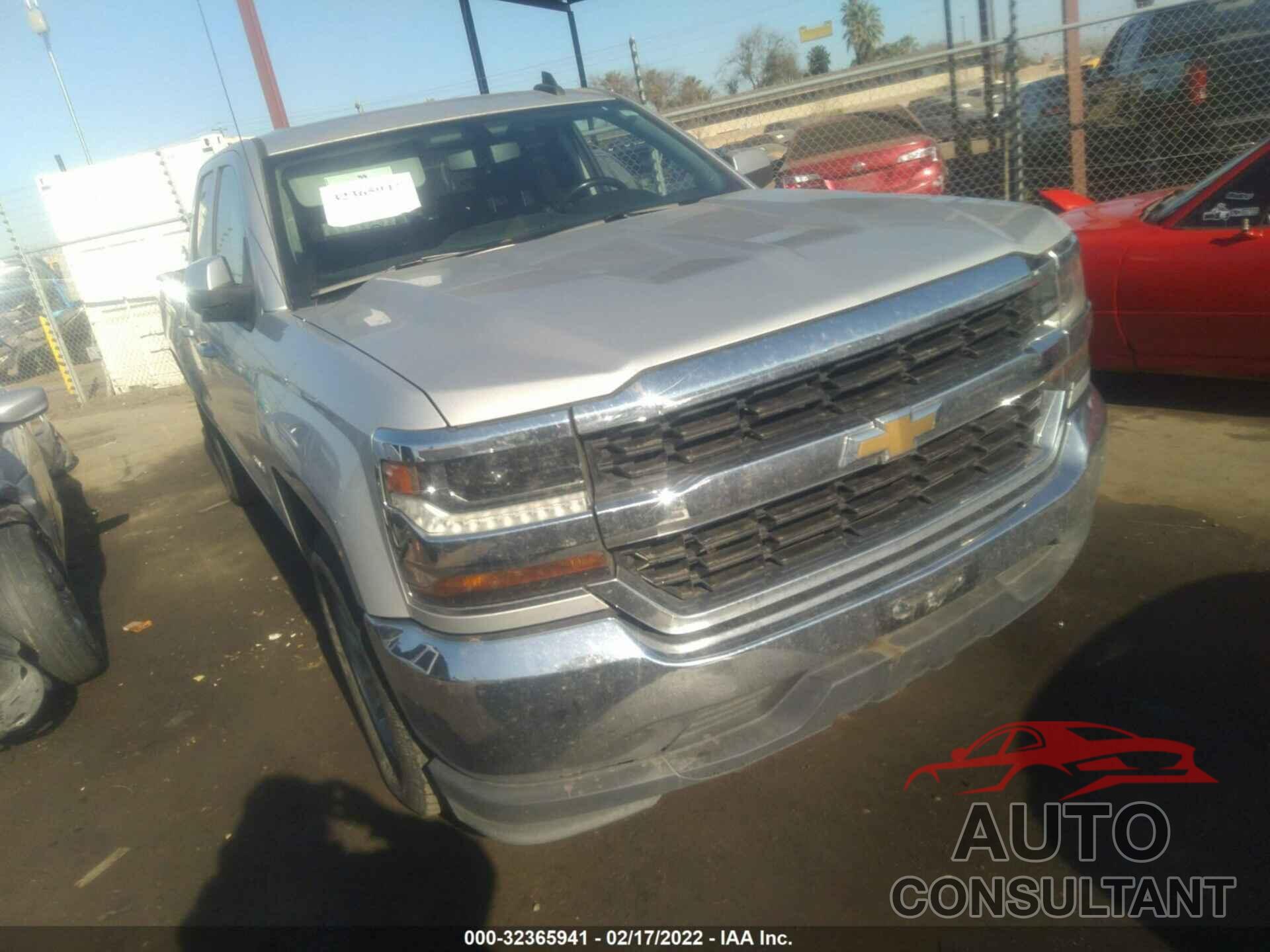 CHEVROLET SILVERADO 1500 2018 - 1GCRCREH5JZ118575