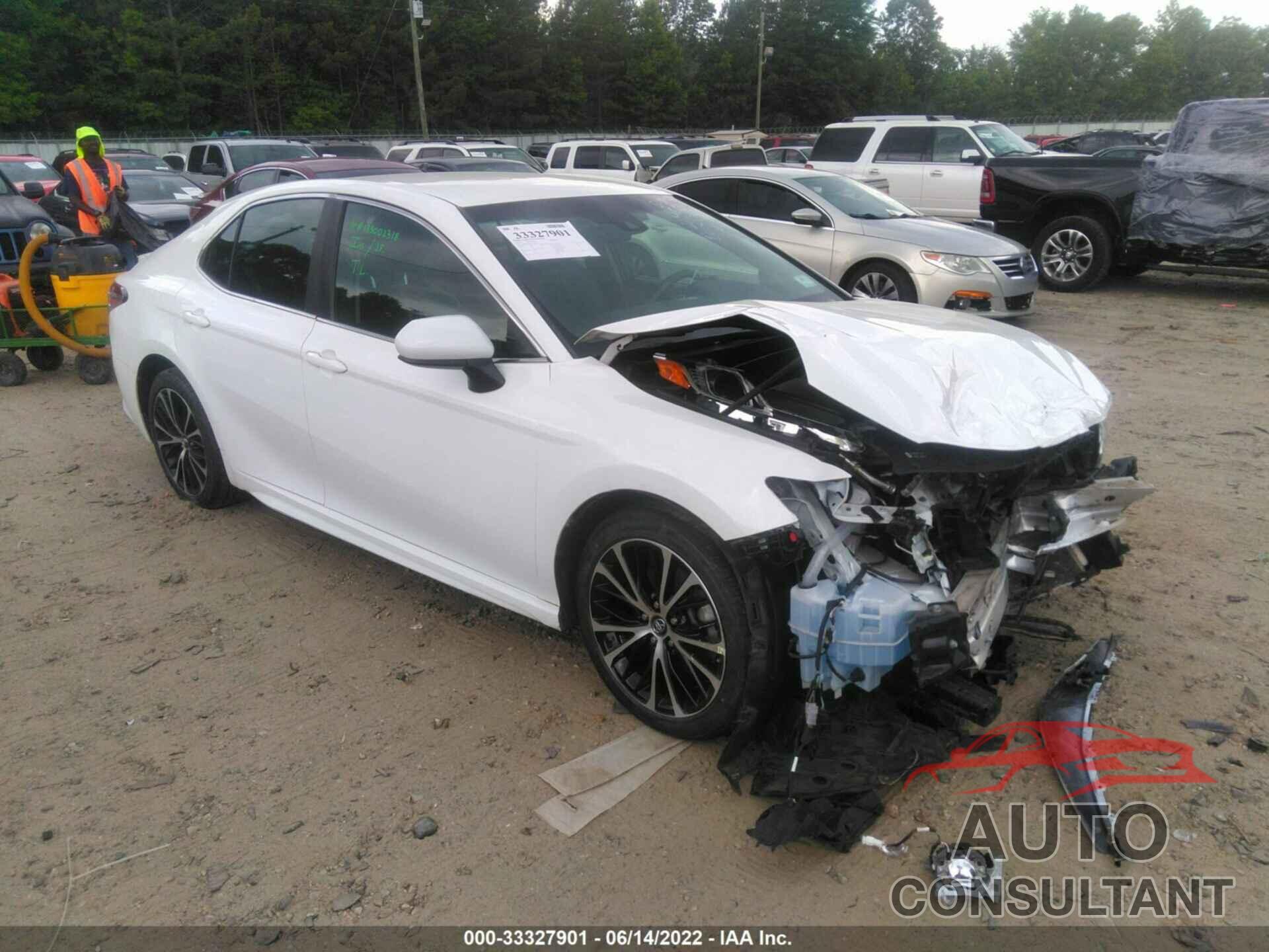 TOYOTA CAMRY 2018 - 4T1B11HK9JU583756