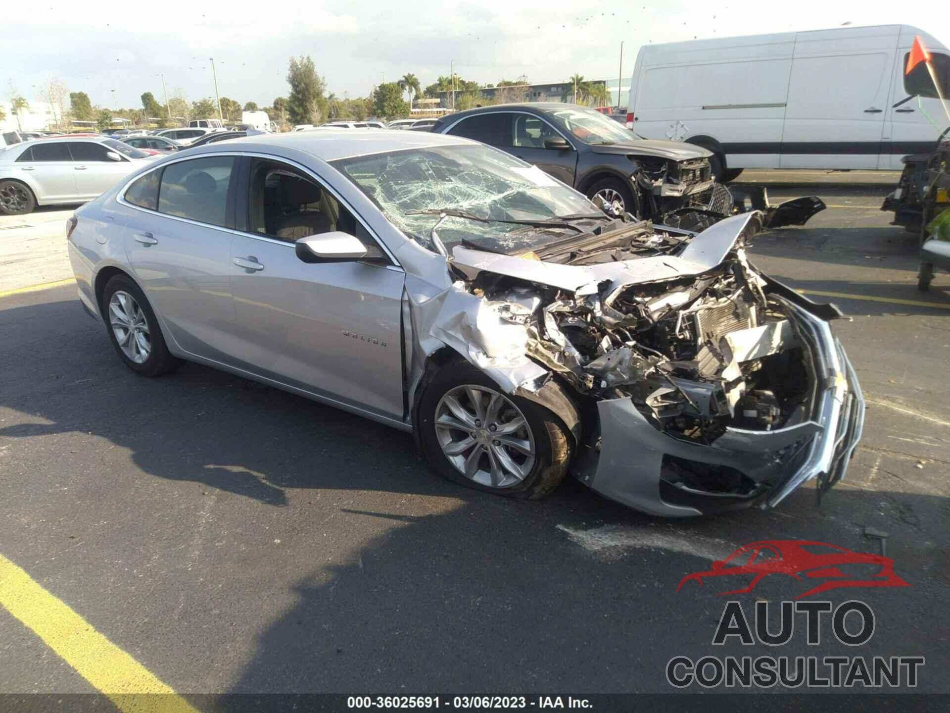 CHEVROLET MALIBU 2021 - 1G1ZD5ST1MF001900