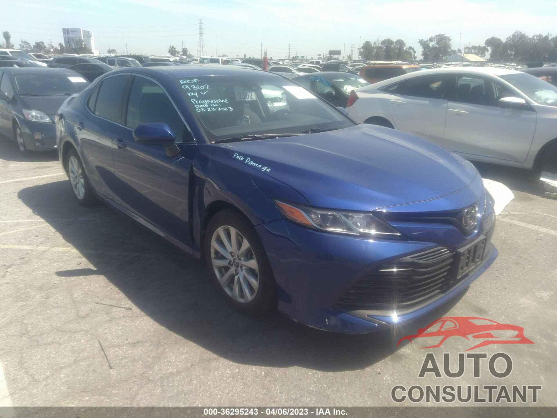 TOYOTA CAMRY 2018 - 4T1B11HK3JU512276