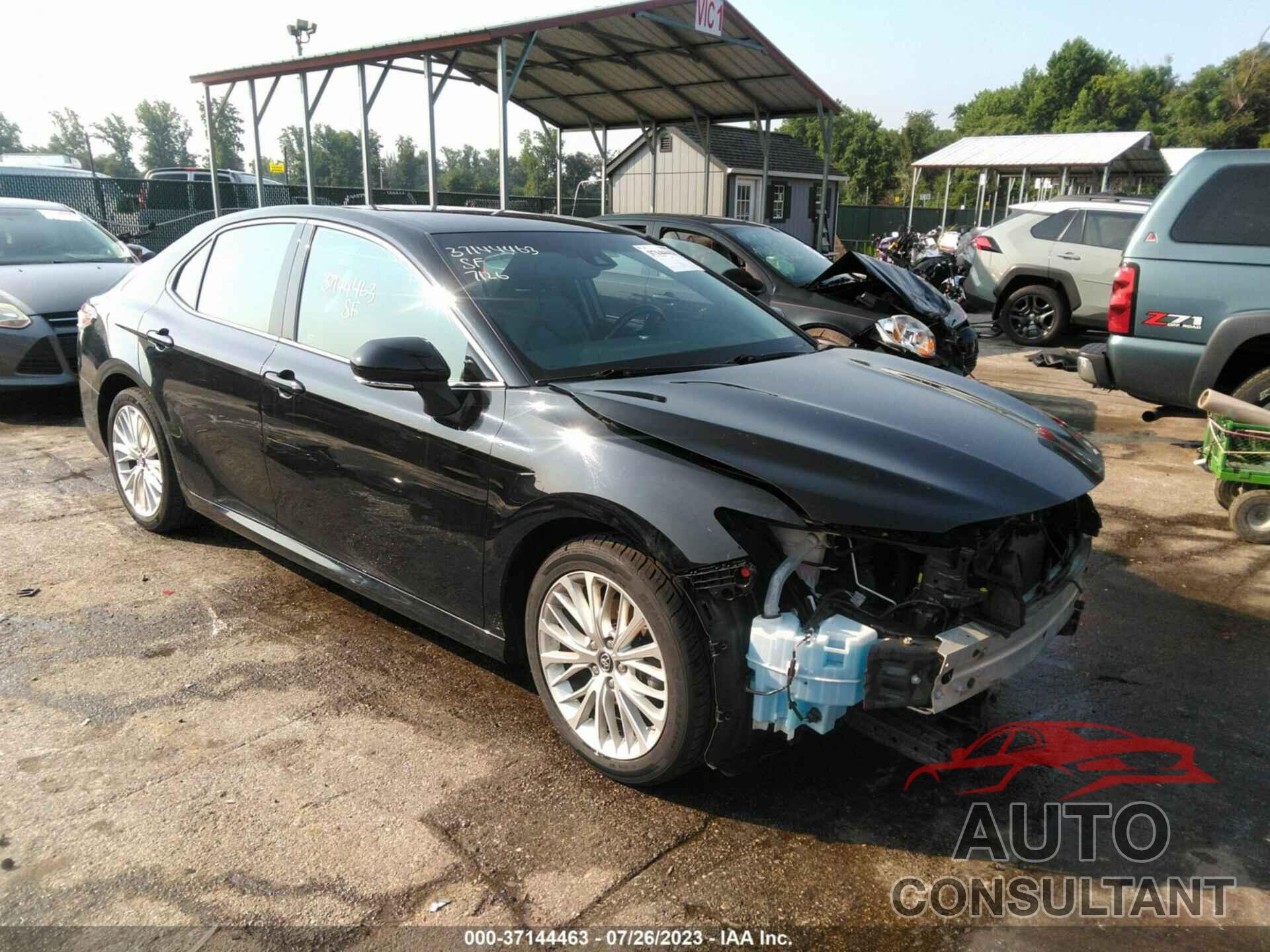TOYOTA CAMRY 2018 - 4T1B11HKXJU044191