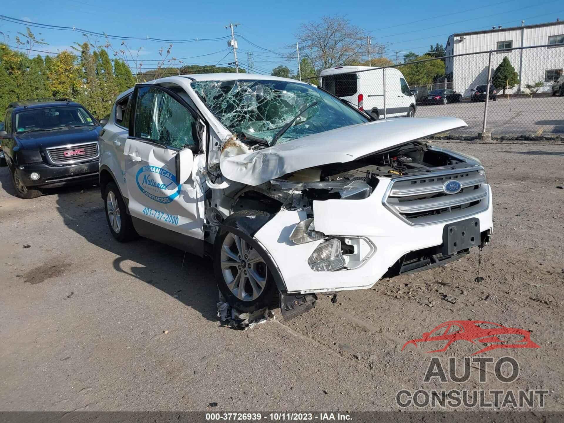 FORD ESCAPE 2017 - 1FMCU9GD2HUA73269