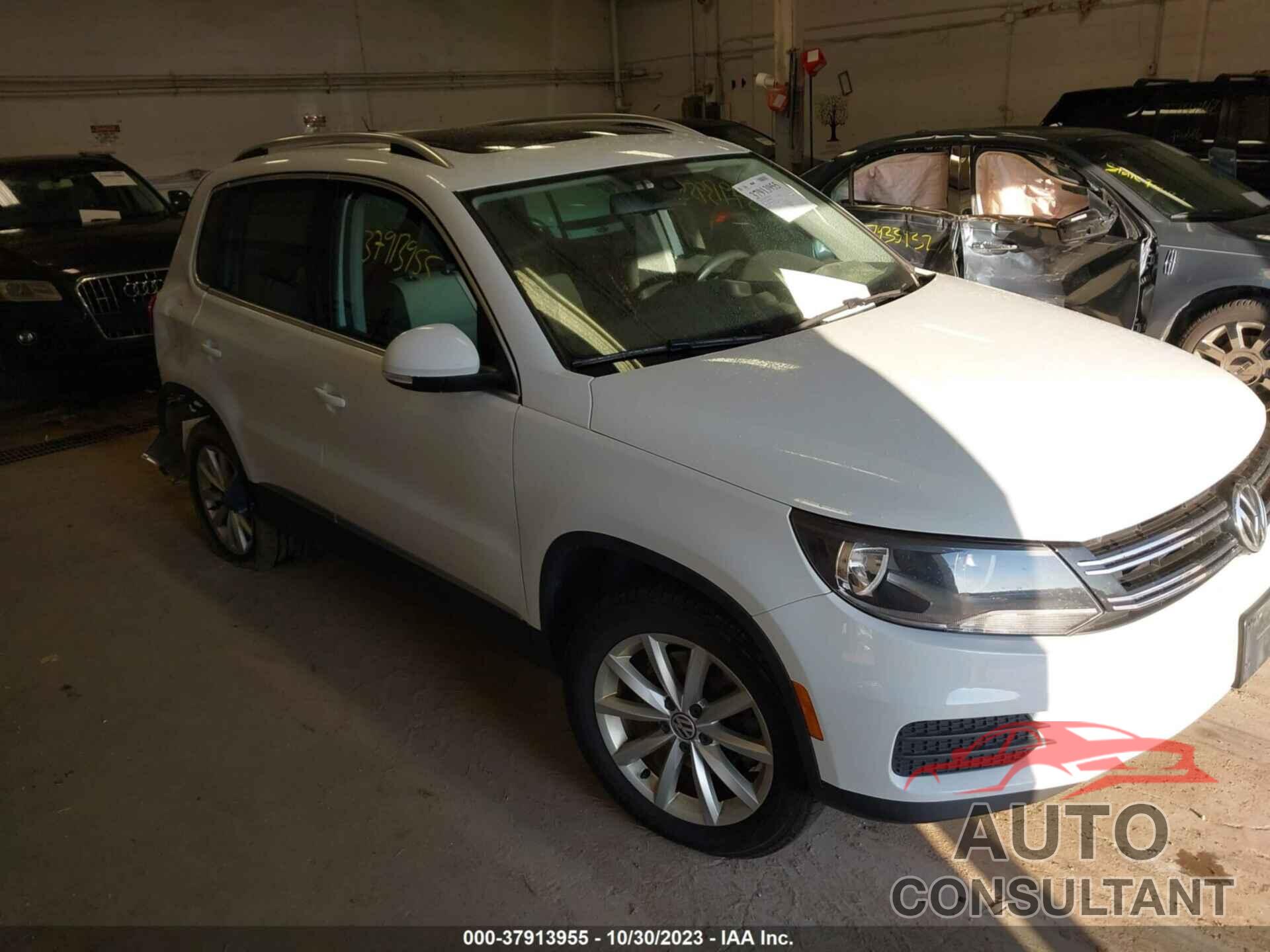 VOLKSWAGEN TIGUAN 2017 - WVGSV7AX8HK028770