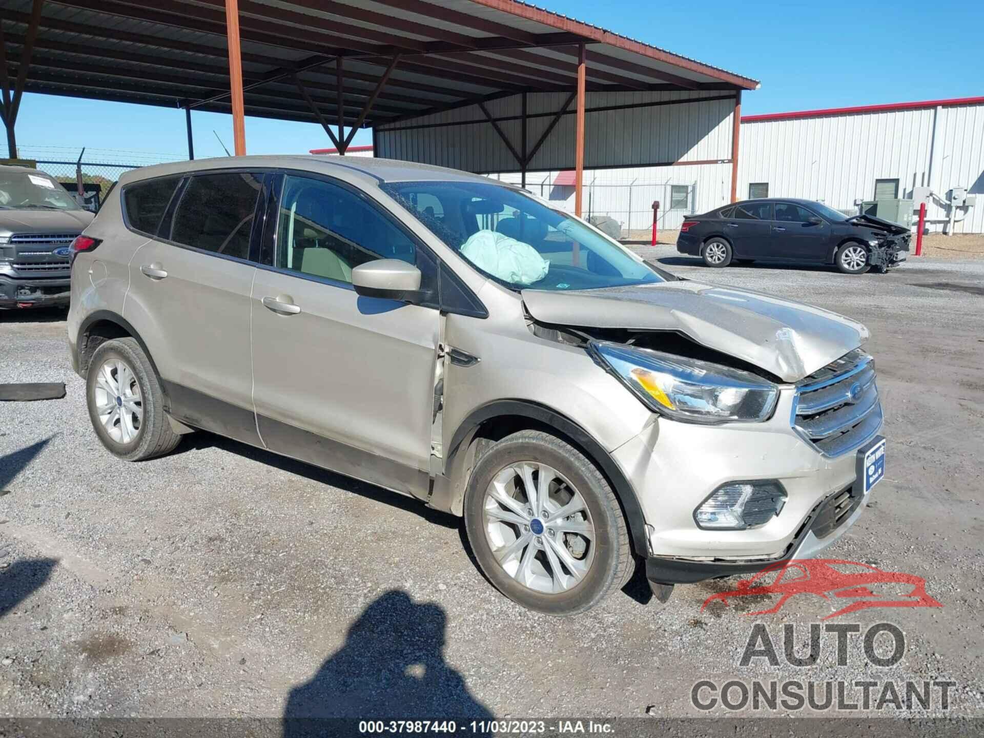 FORD ESCAPE 2017 - 1FMCU0GD2HUE85784