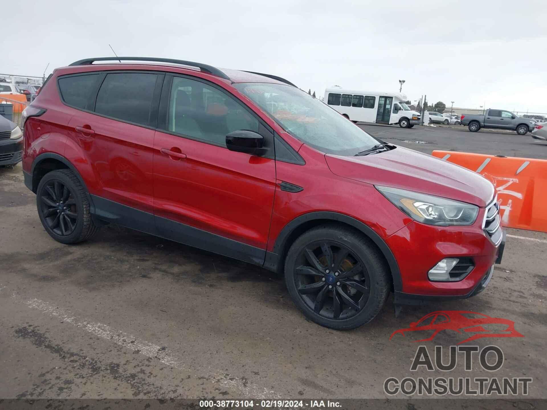 FORD ESCAPE 2017 - 1FMCU0GD2HUC51547