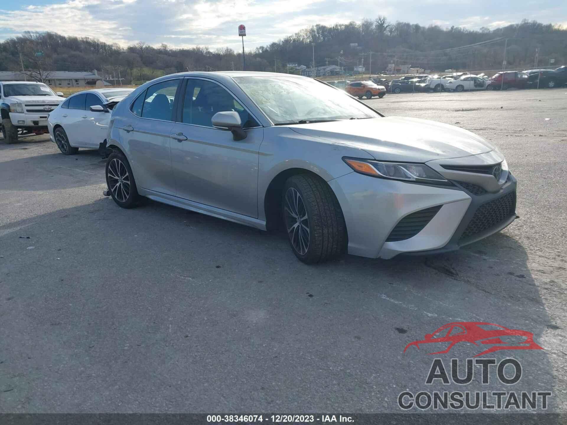TOYOTA CAMRY 2018 - 4T1B11HK3JU090882