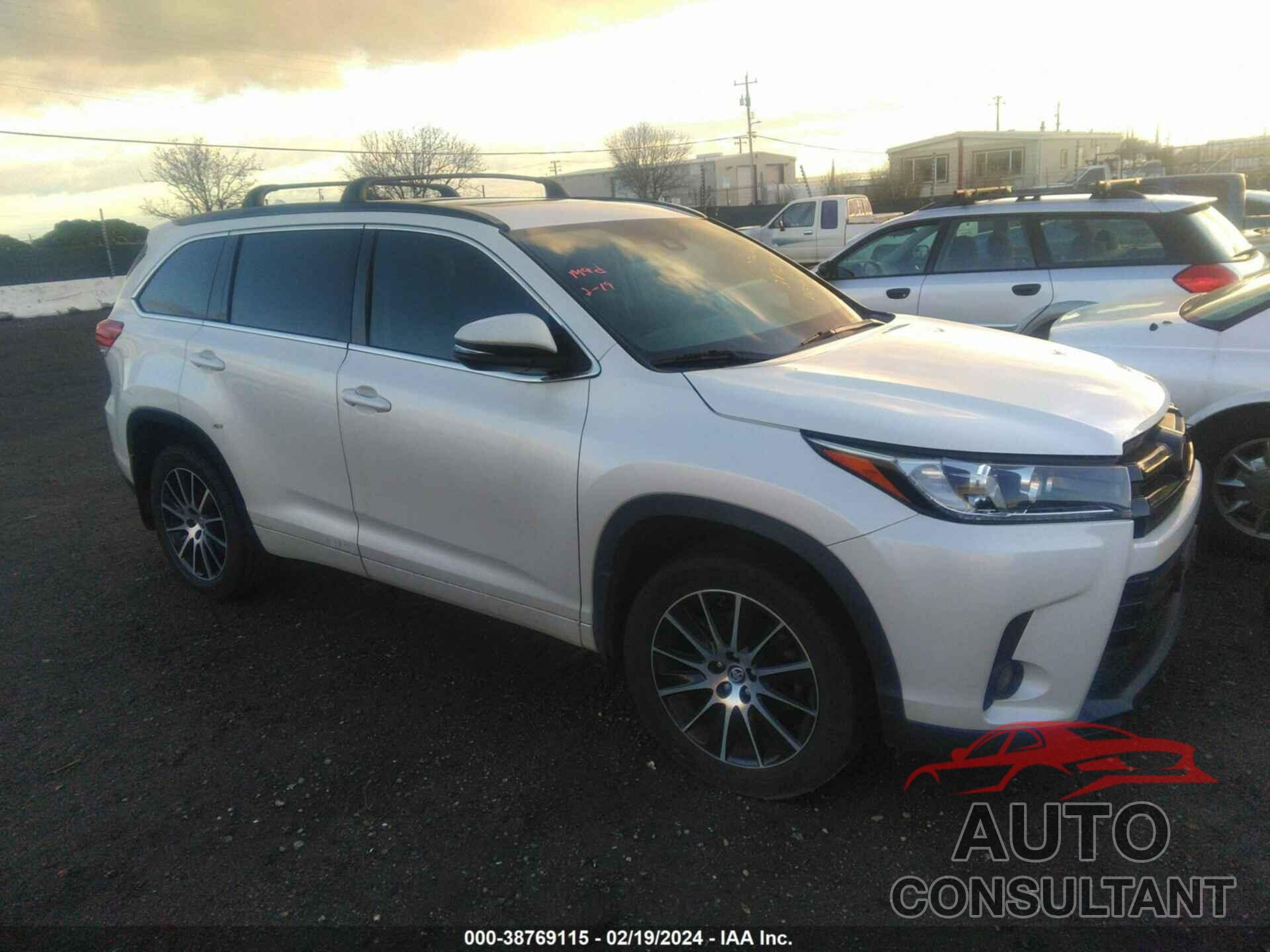 TOYOTA HIGHLANDER 2018 - 5TDJZRFH9JS554387