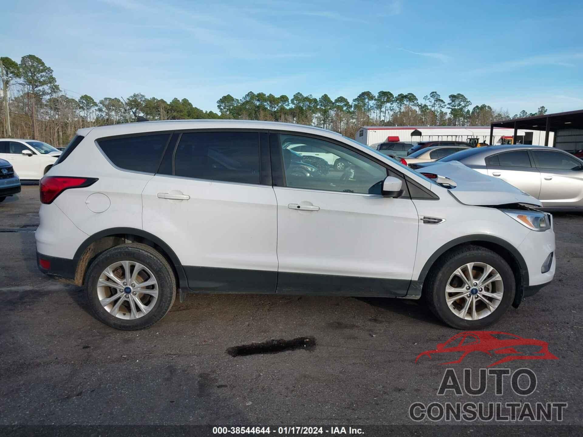 FORD ESCAPE 2019 - 1FMCU0GD7KUA30145