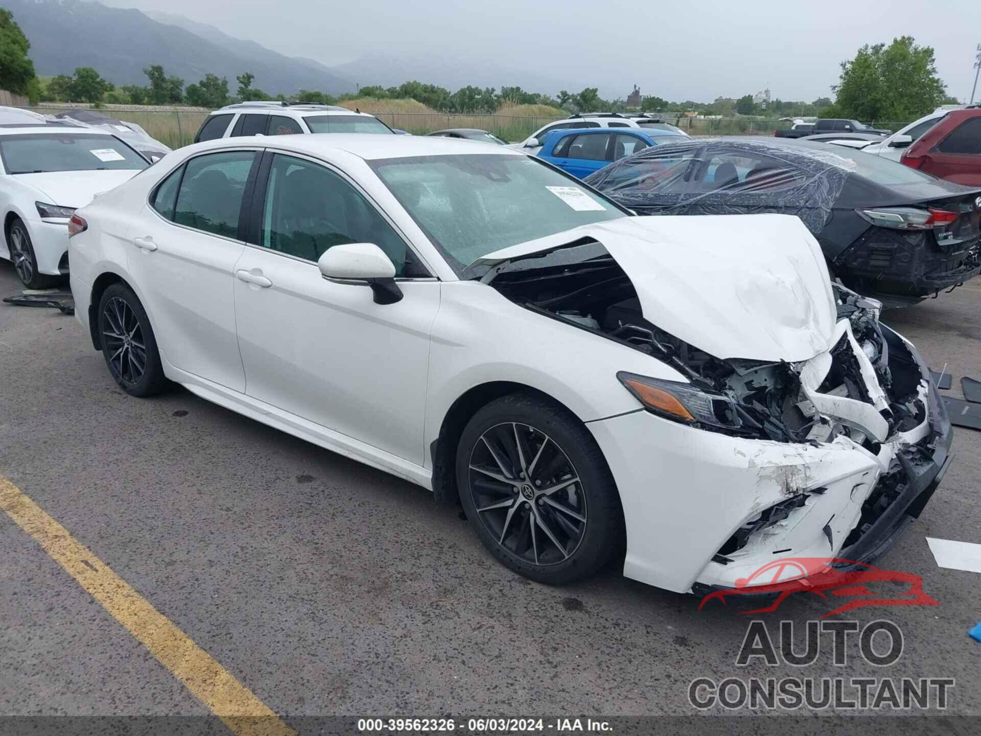 TOYOTA CAMRY 2022 - 4T1G11BK5NU069634