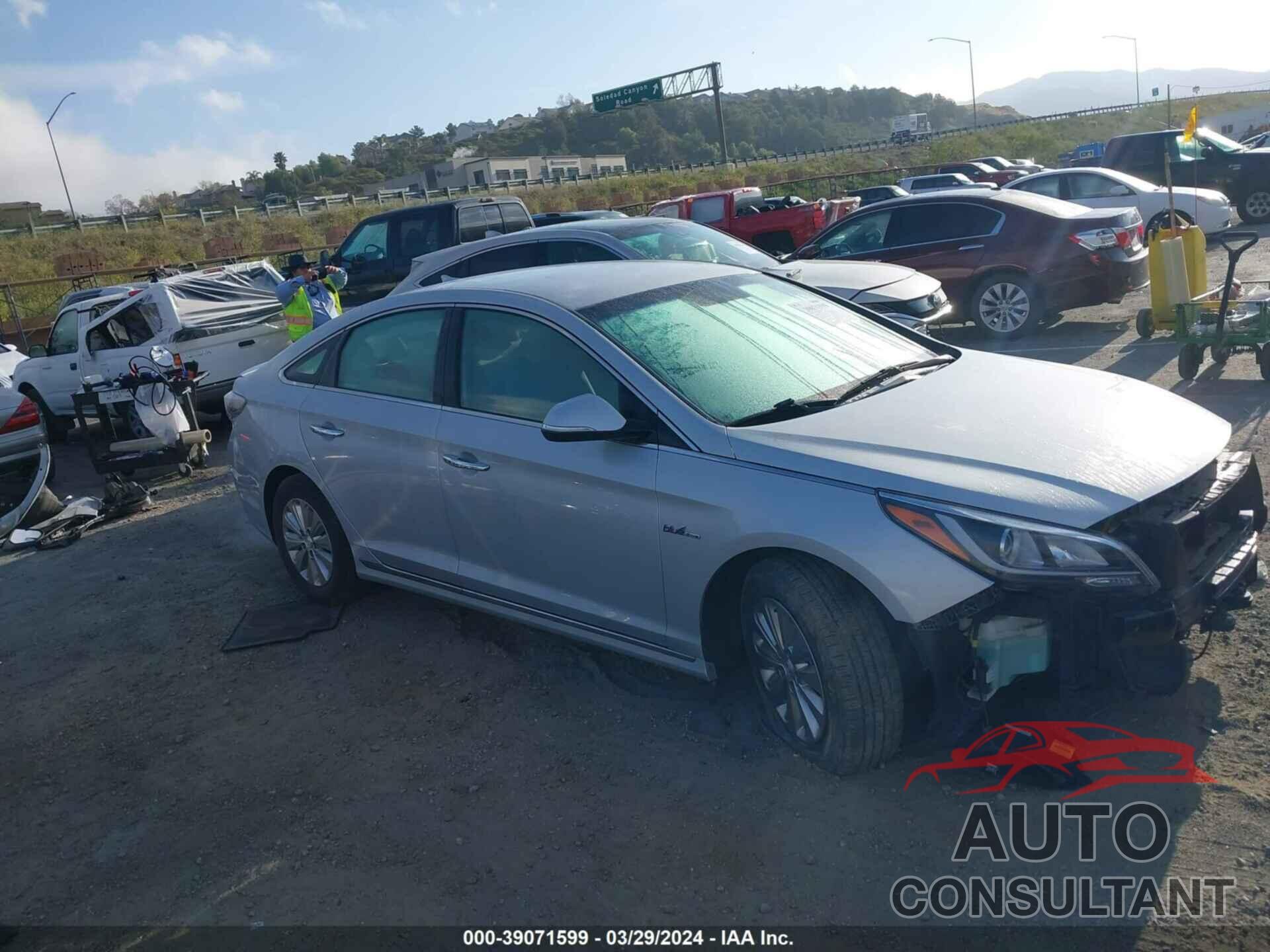 HYUNDAI SONATA 2017 - KMHE24L32HA070873
