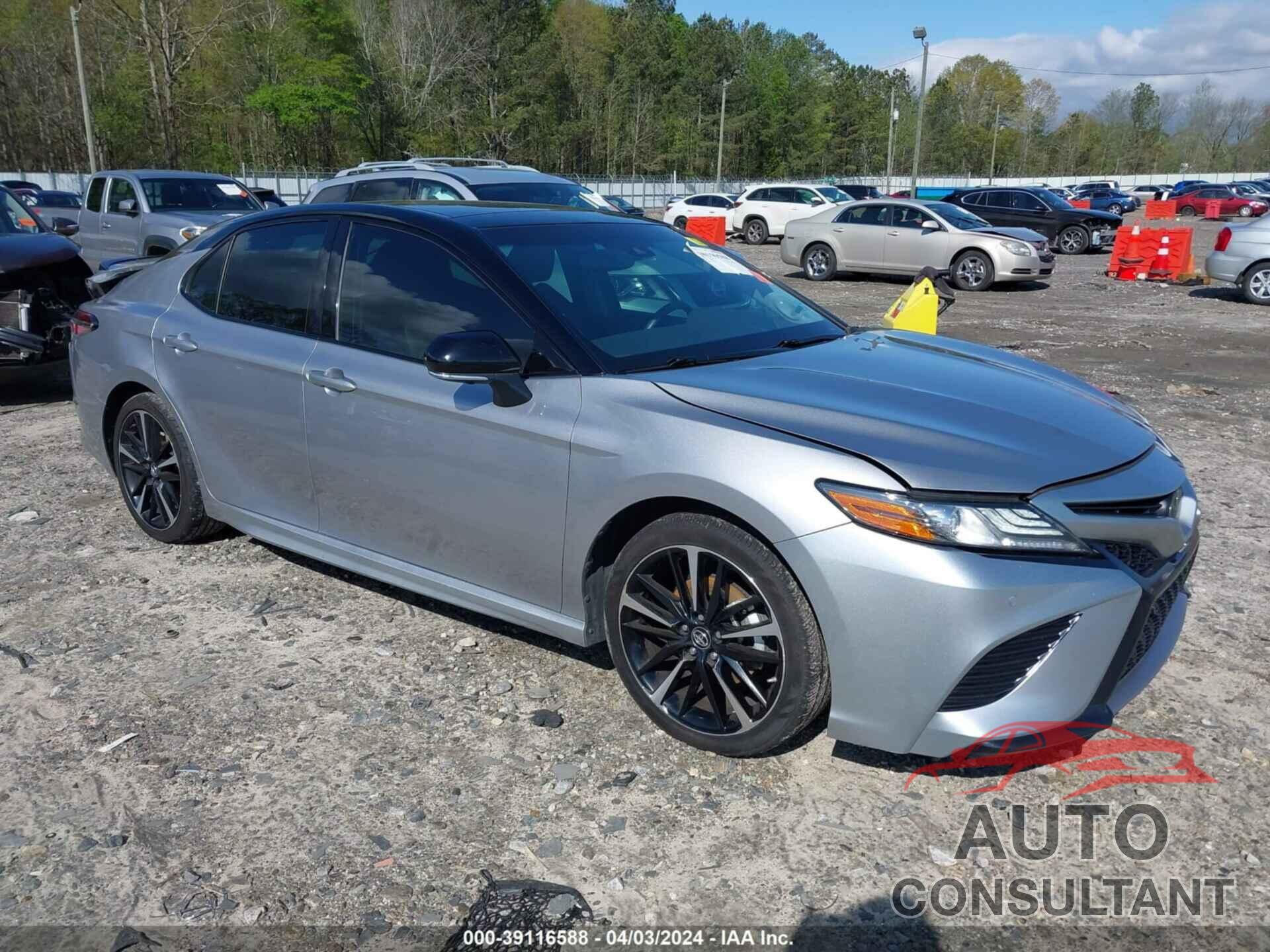 TOYOTA CAMRY 2018 - 4T1B61HK1JU155004
