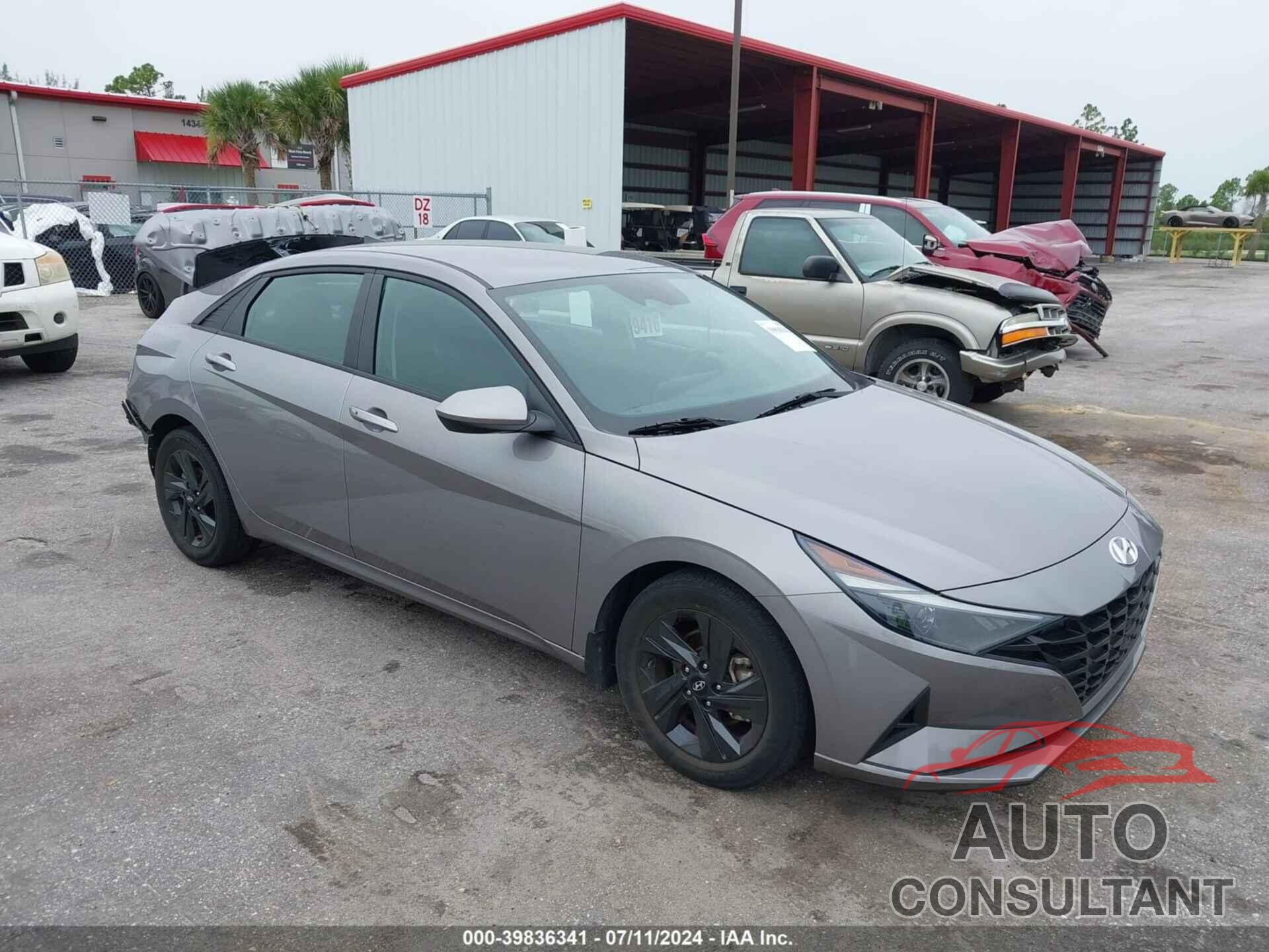 HYUNDAI ELANTRA 2022 - KMHLM4AG5NU299176