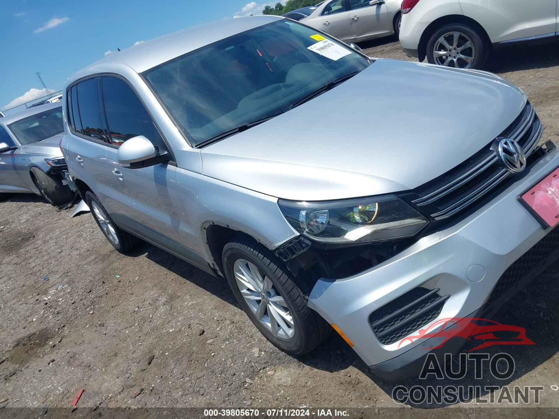 VOLKSWAGEN TIGUAN 2017 - WVGBV7AX5HK050757