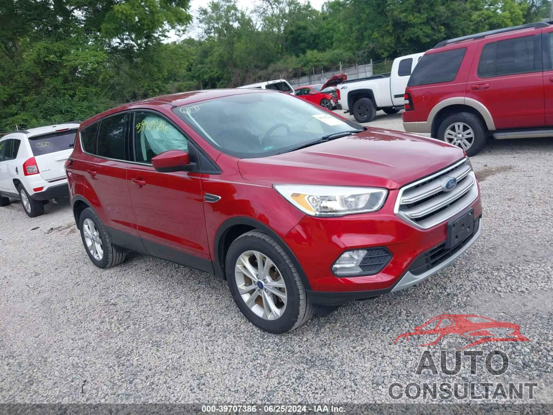 FORD ESCAPE 2017 - 1FMCU9GD2HUD18670