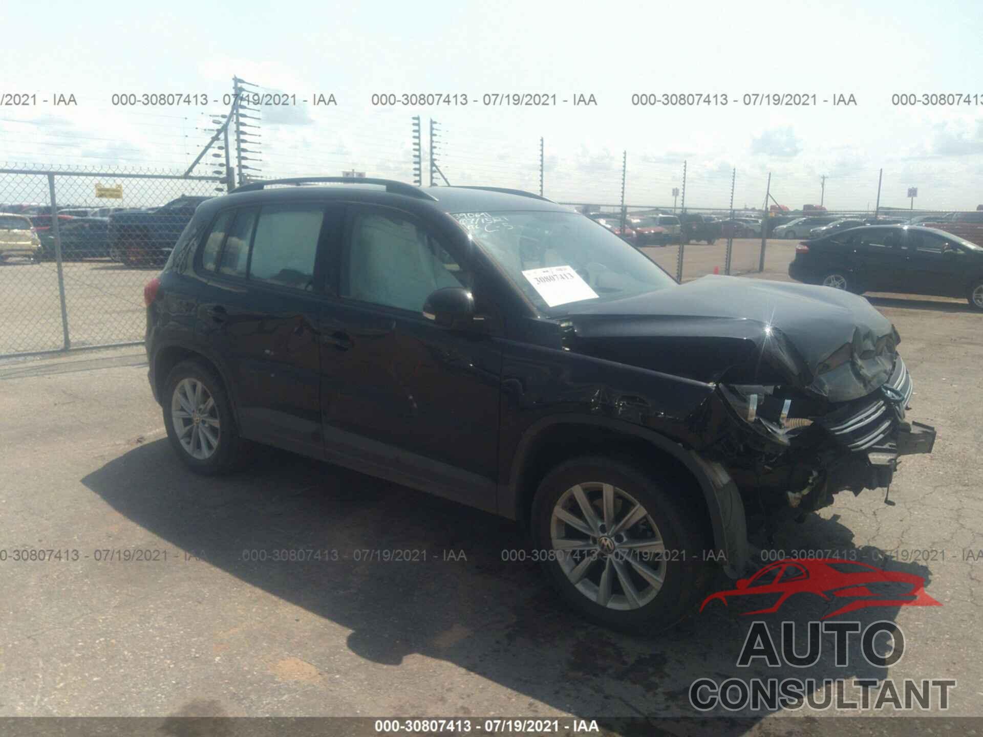 VOLKSWAGEN TIGUAN 2017 - WVGAV7AX0HK042996