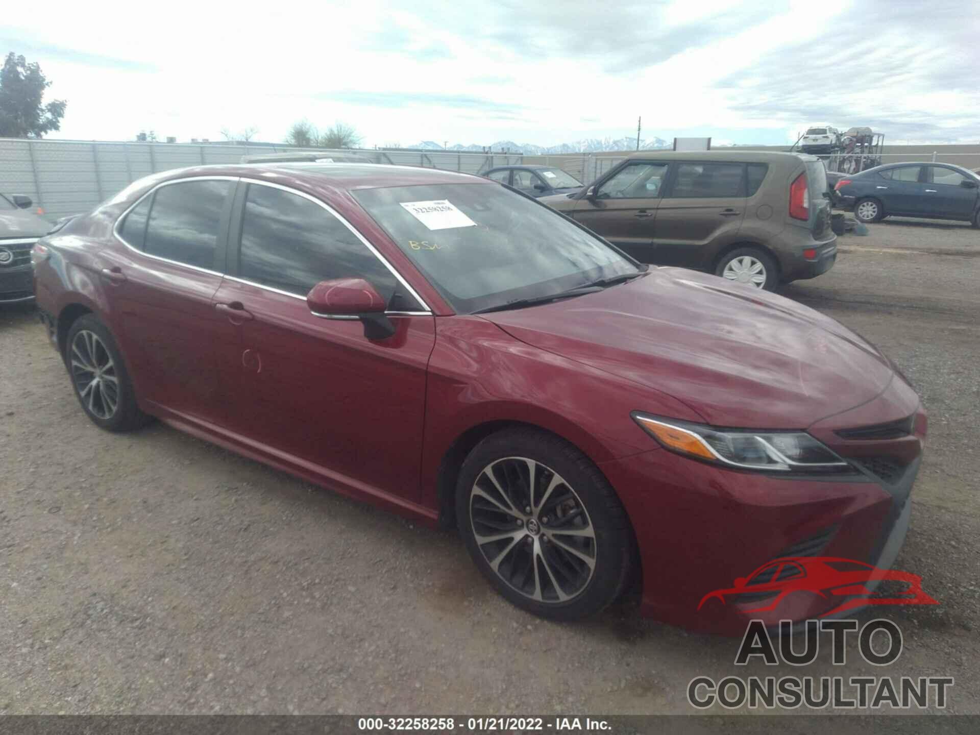 TOYOTA CAMRY 2018 - 4T1B11HK7JU560833