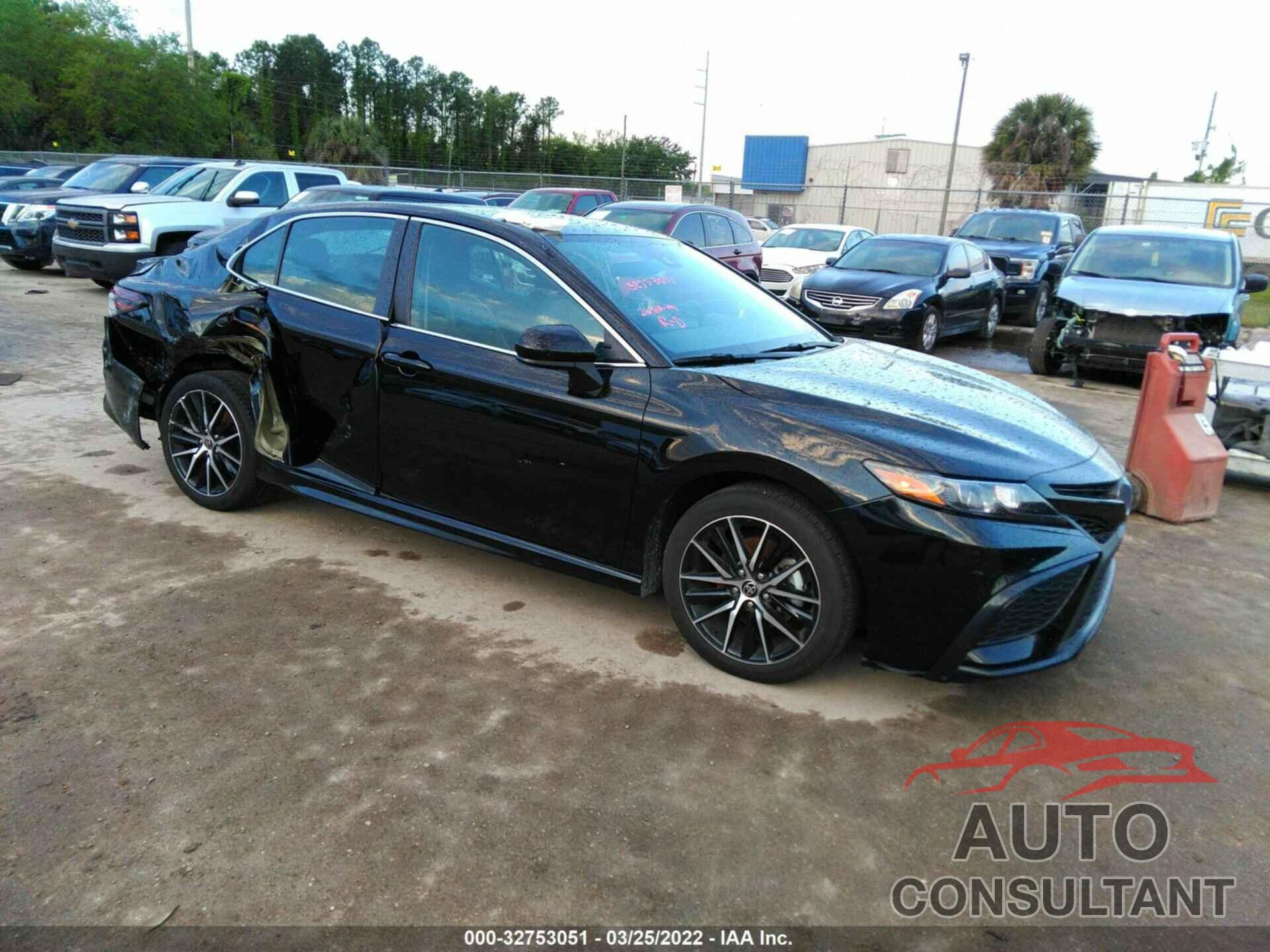 TOYOTA CAMRY 2021 - 4T1G11AK8MU588614