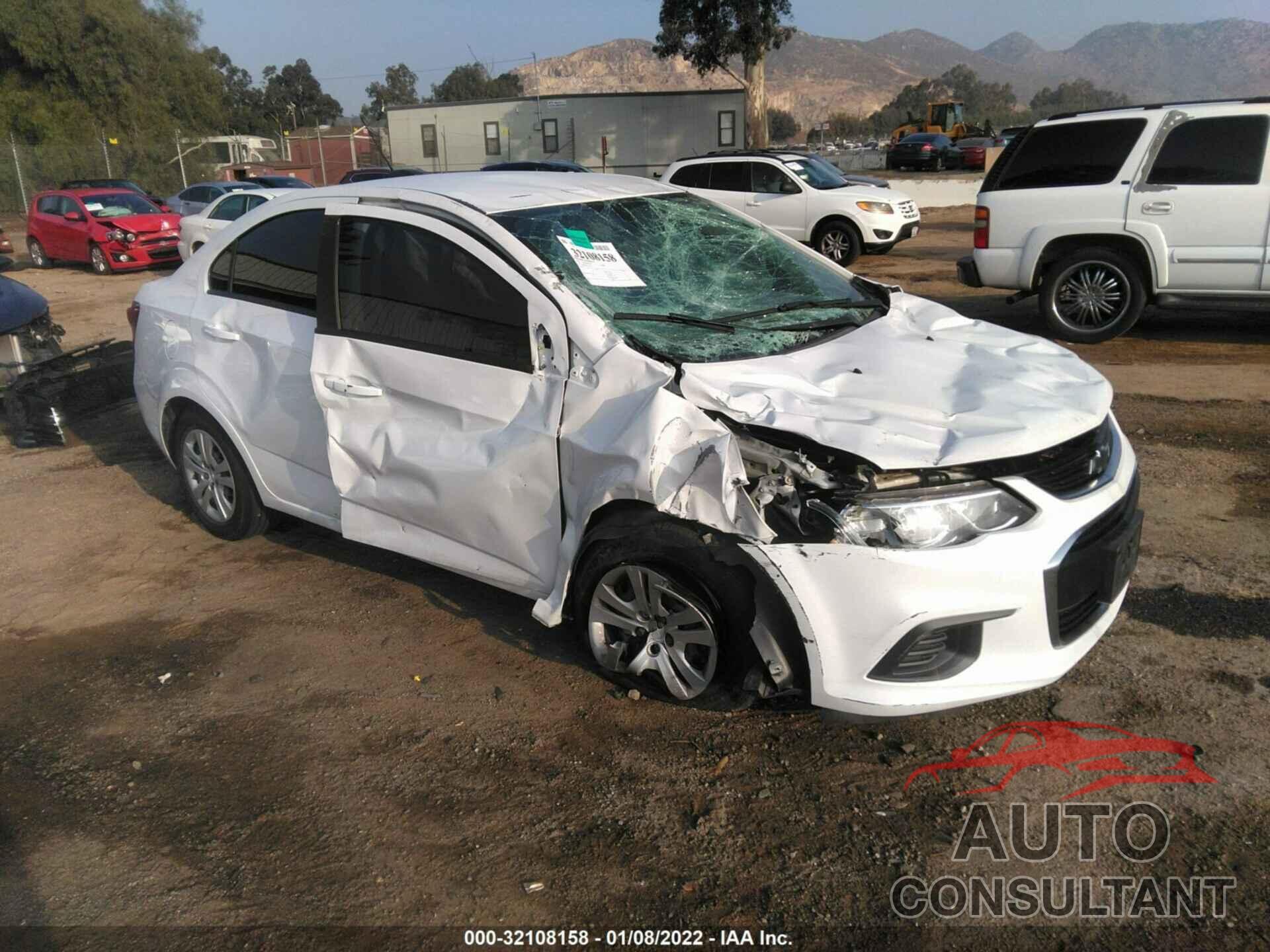 CHEVROLET SONIC 2018 - 1G1JB5SG8J4122307