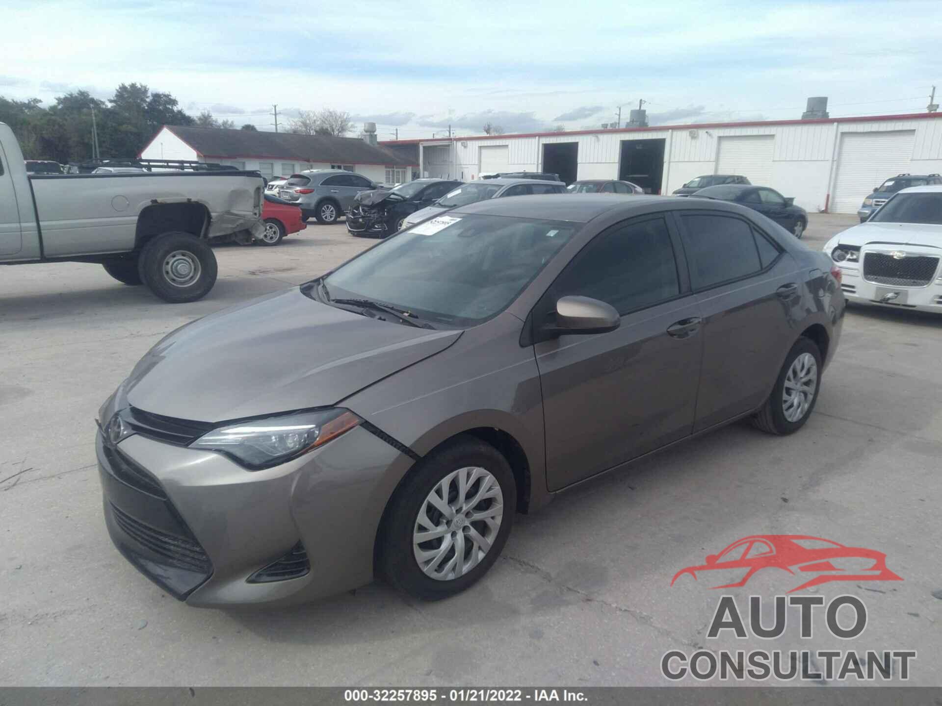 TOYOTA COROLLA 2018 - 5YFBURHE9JP831036