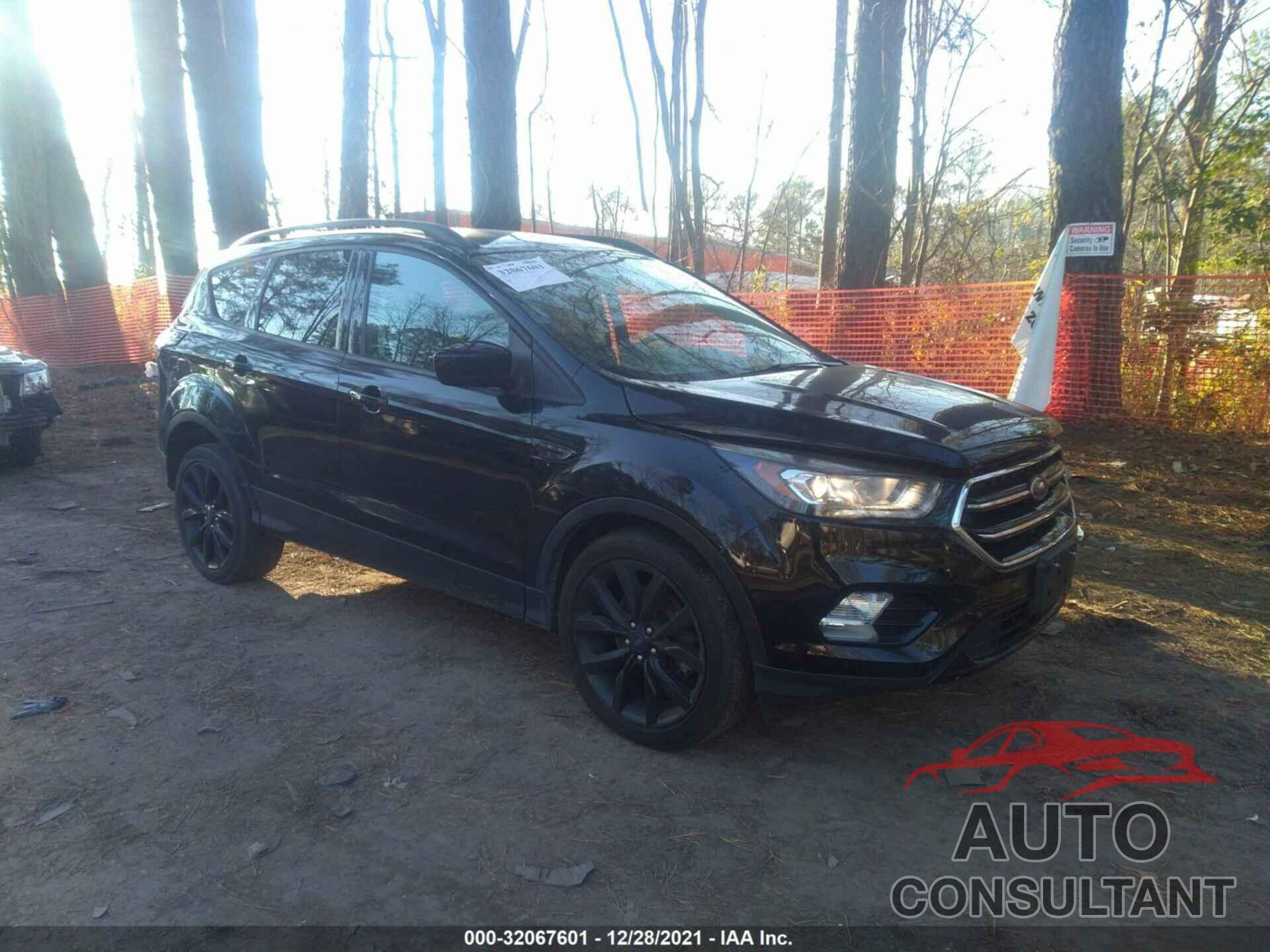 FORD ESCAPE 2017 - 1FMCU9GD8HUF00468