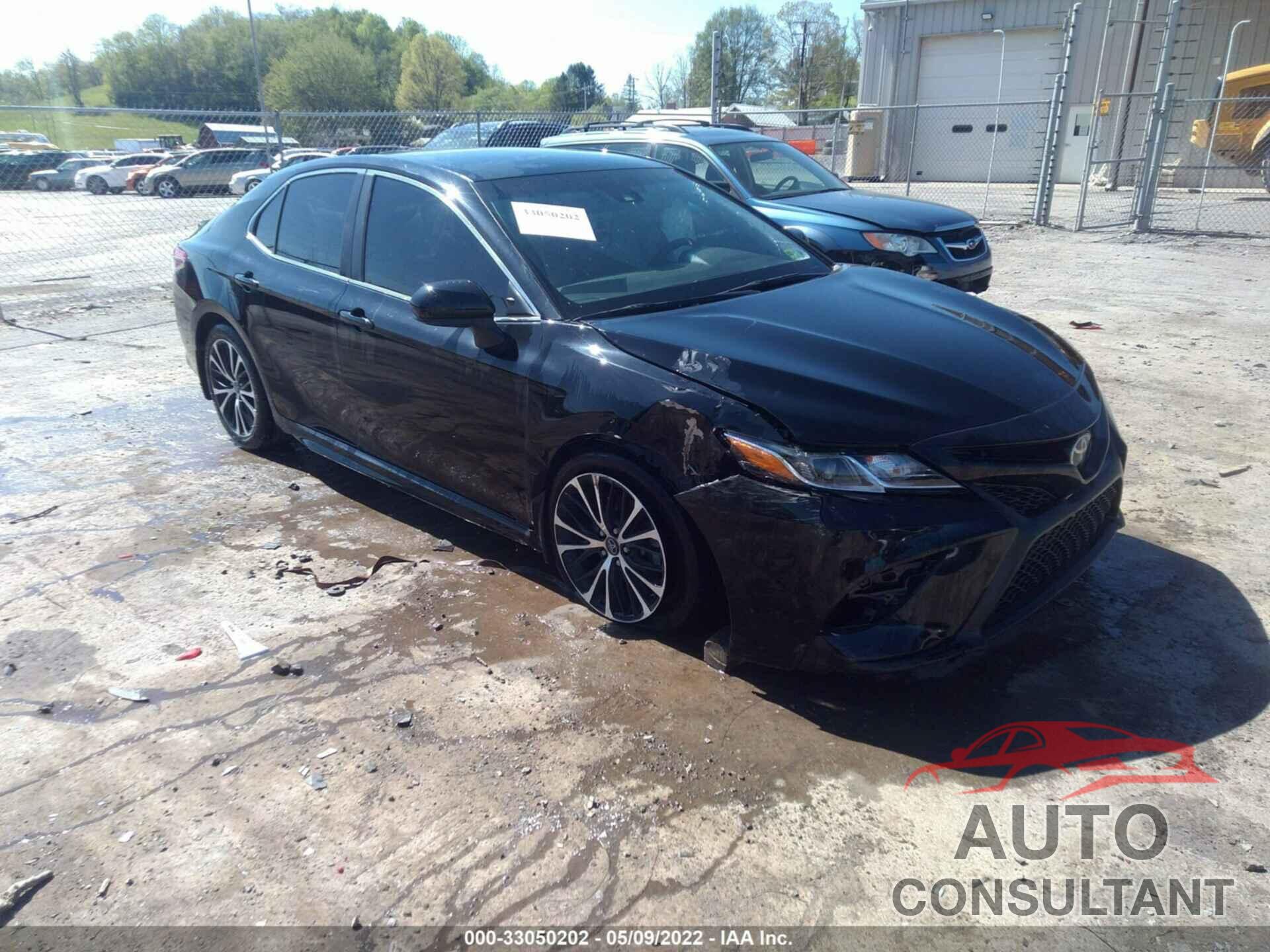 TOYOTA CAMRY 2018 - 4T1B11HK0JU148026