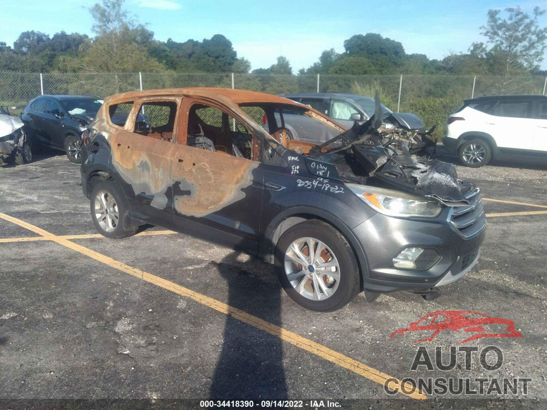 FORD ESCAPE 2017 - 1FMCU0GD6HUA99255