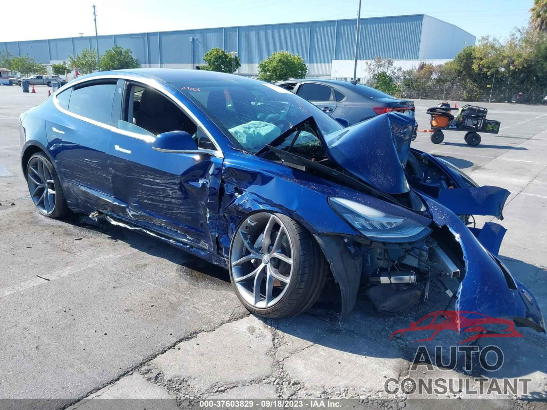 TESLA MODEL 3 2018 - 5YJ3E1EA0JF015526