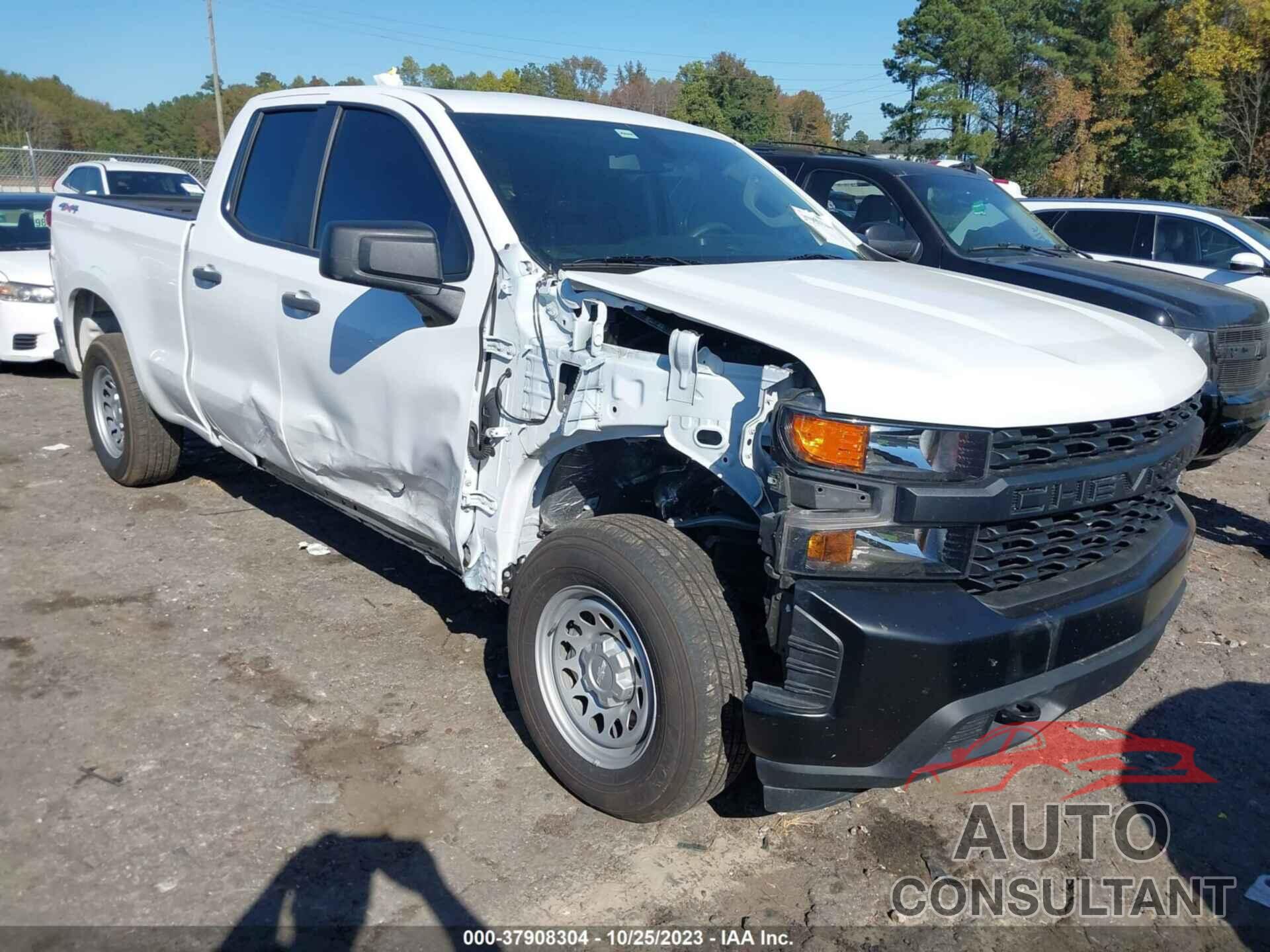 CHEVROLET SILVERADO 1500 2021 - 1GCRYAEH8MZ432101