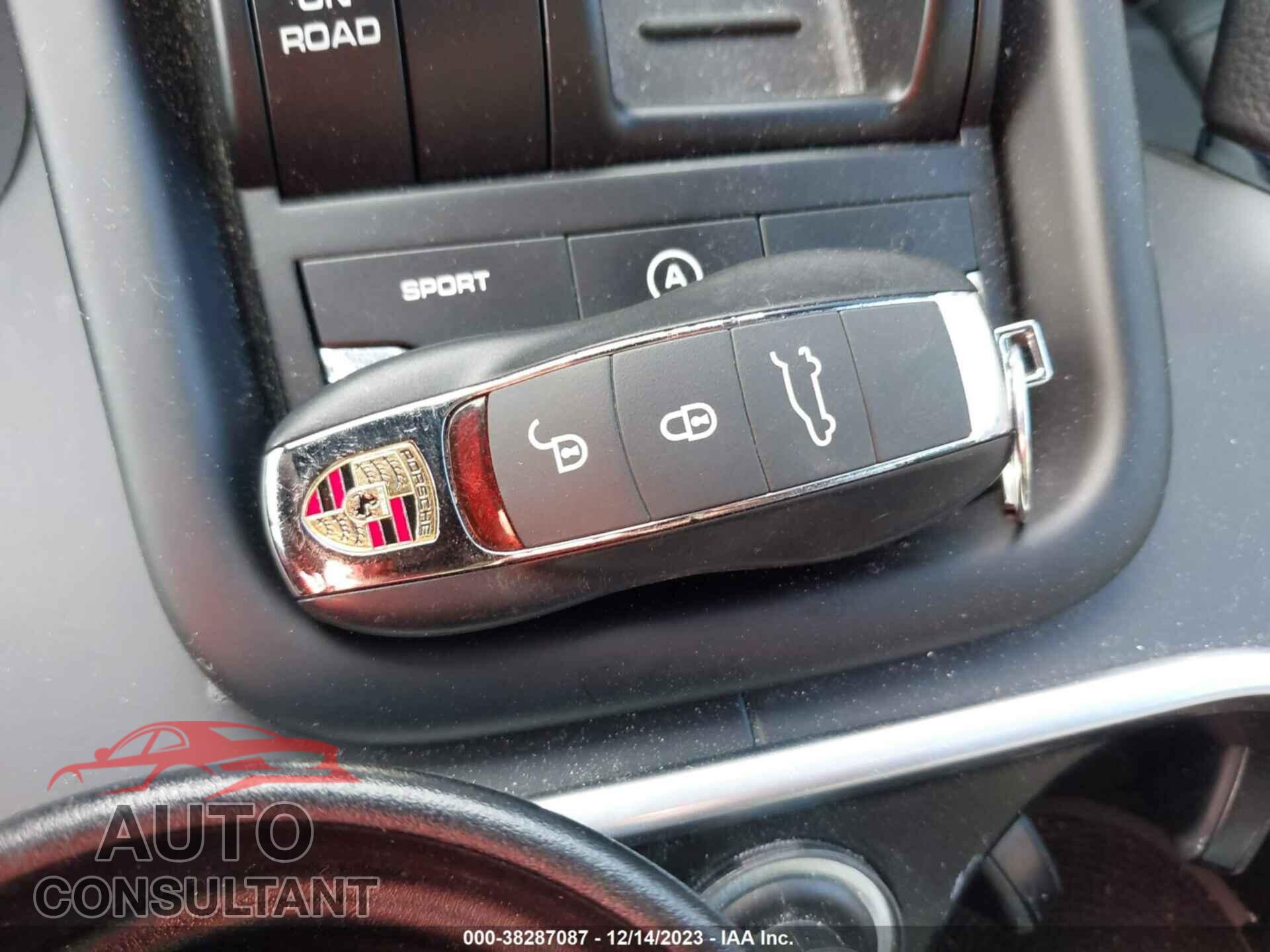 PORSCHE CAYENNE 2017 - WP1AA2A22HKA81966
