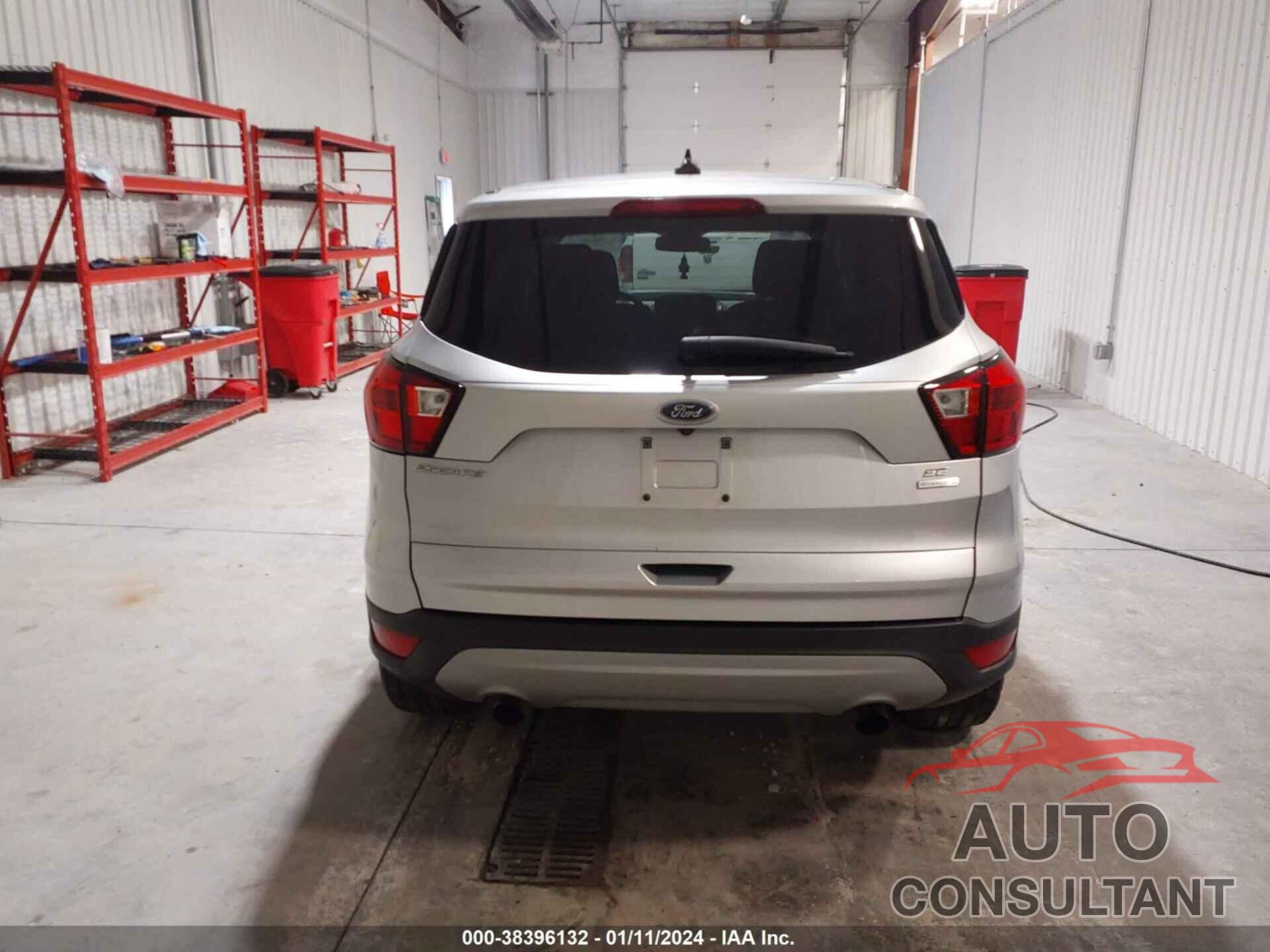 FORD ESCAPE 2019 - 1FMCU0GD6KUC36914