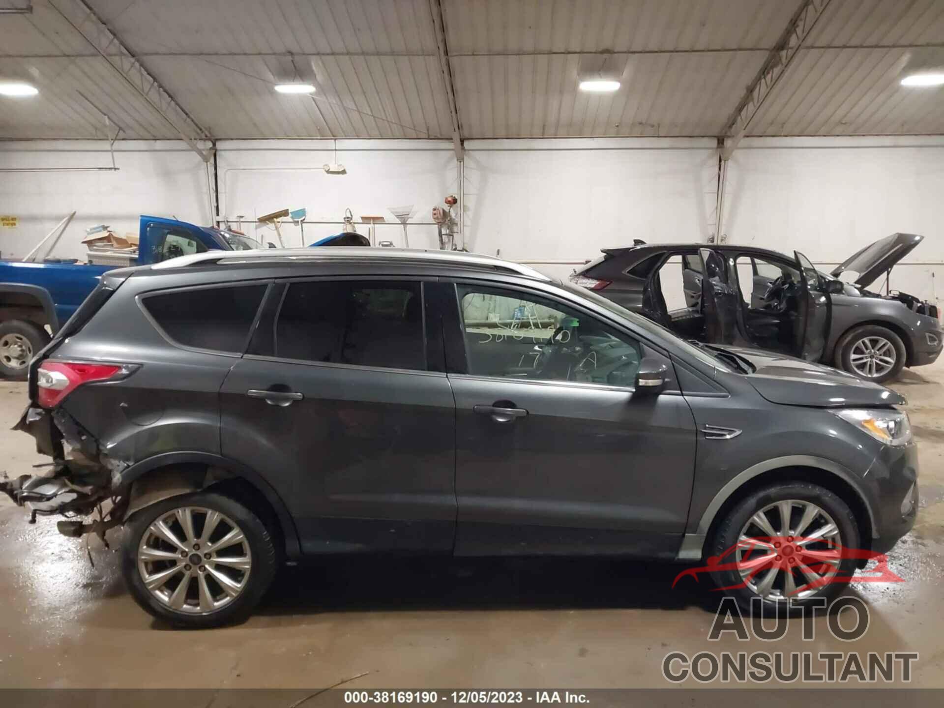 FORD ESCAPE 2017 - 1FMCU9JD0HUA11720