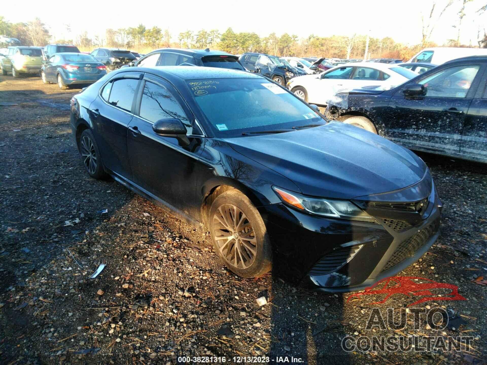 TOYOTA CAMRY 2018 - 4T1B11HK7JU120739