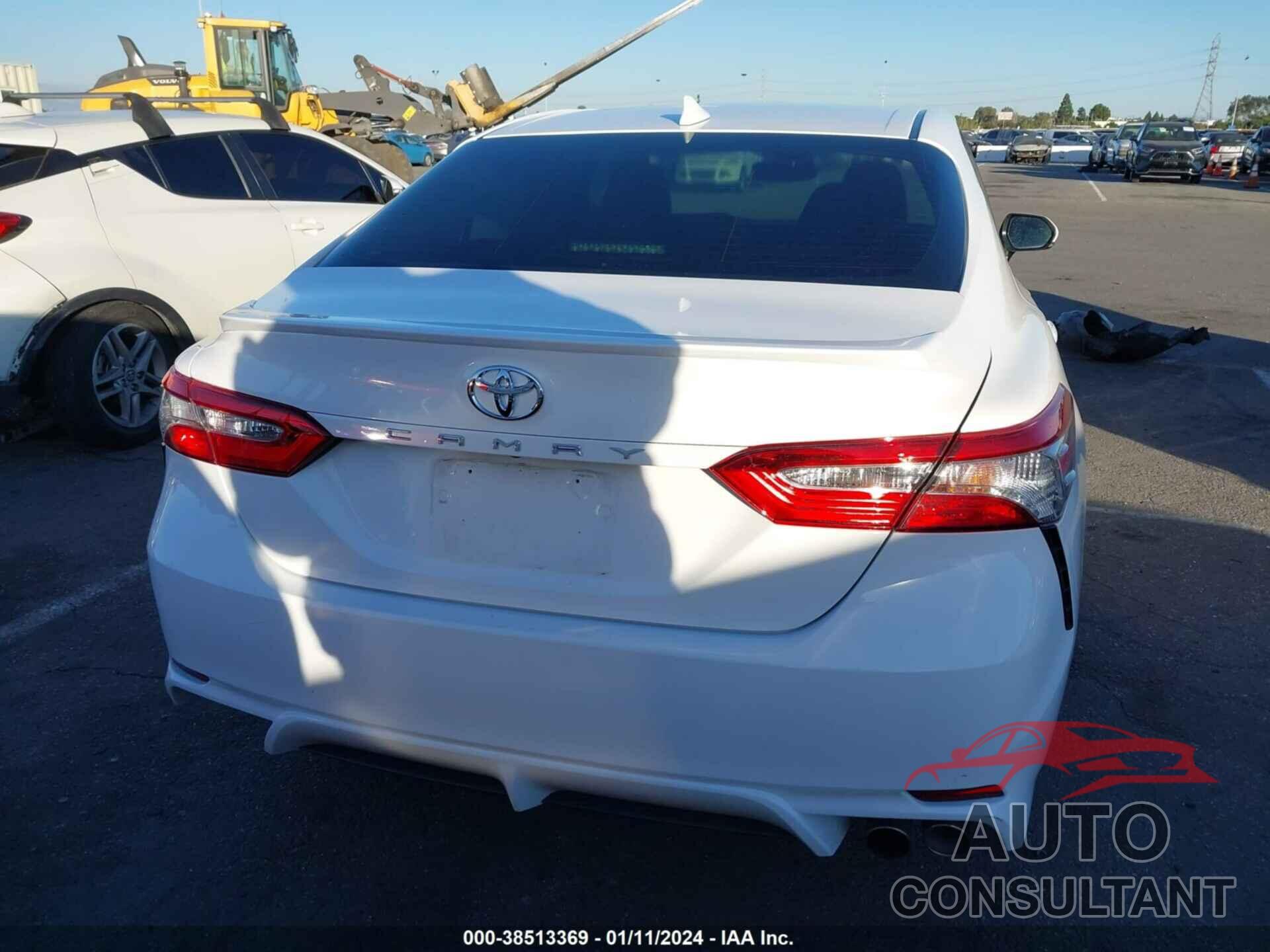 TOYOTA CAMRY 2018 - 4T1B11HK7JU570097