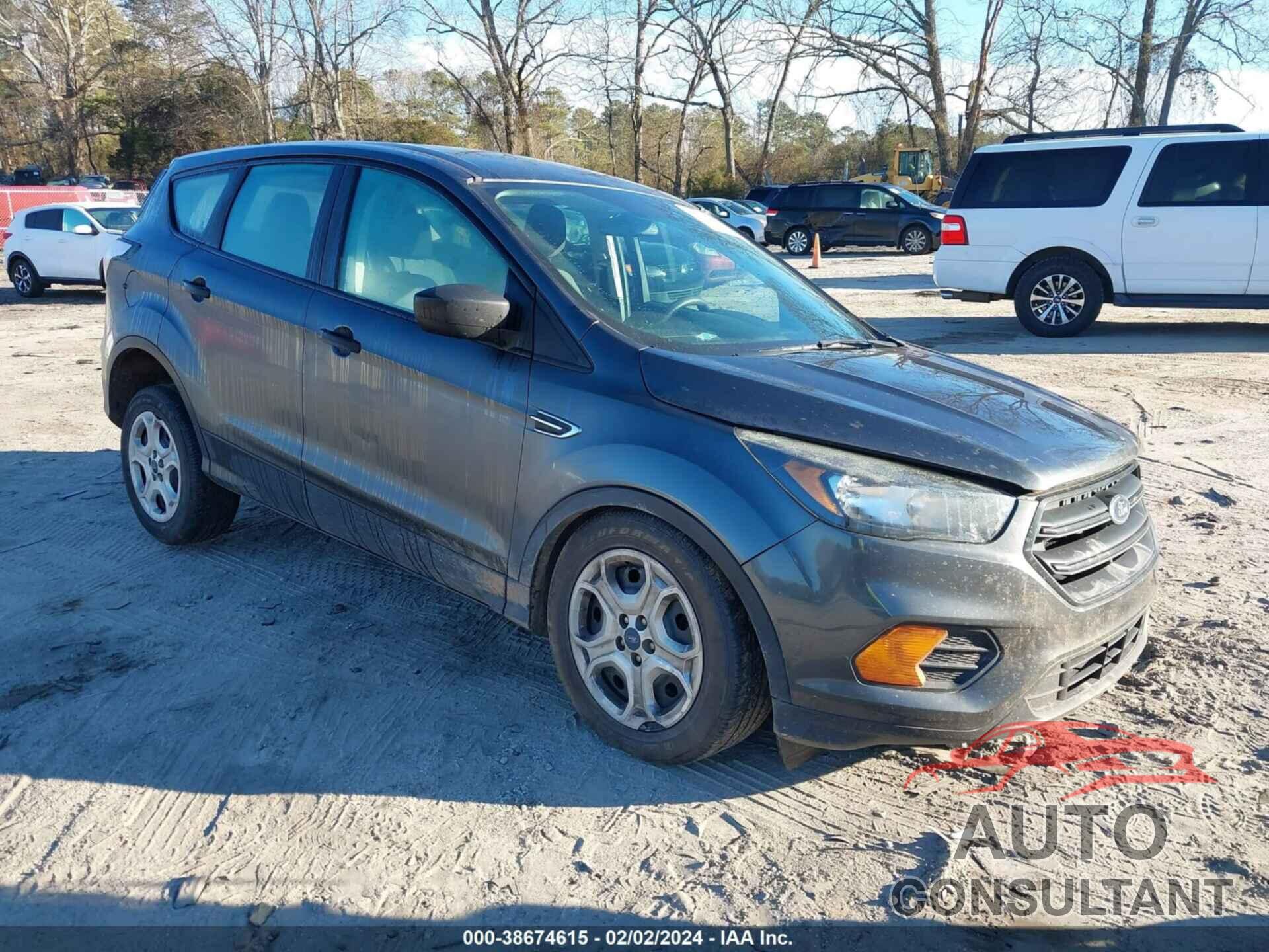 FORD ESCAPE 2018 - 1FMCU0F70JUA16372