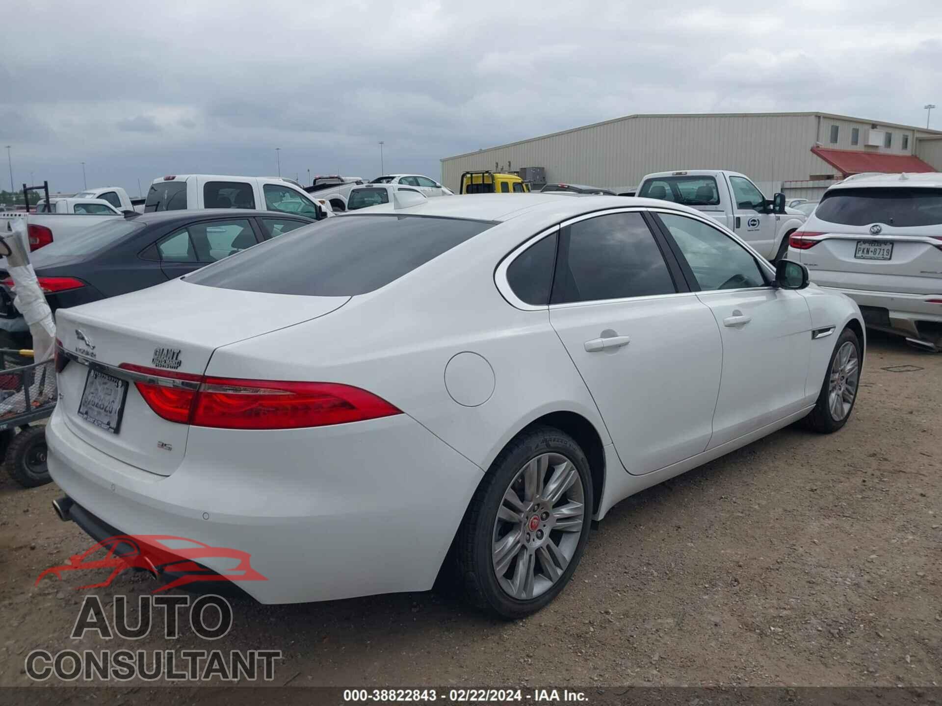 JAGUAR XF 2017 - SAJBD4BV8HCY34638