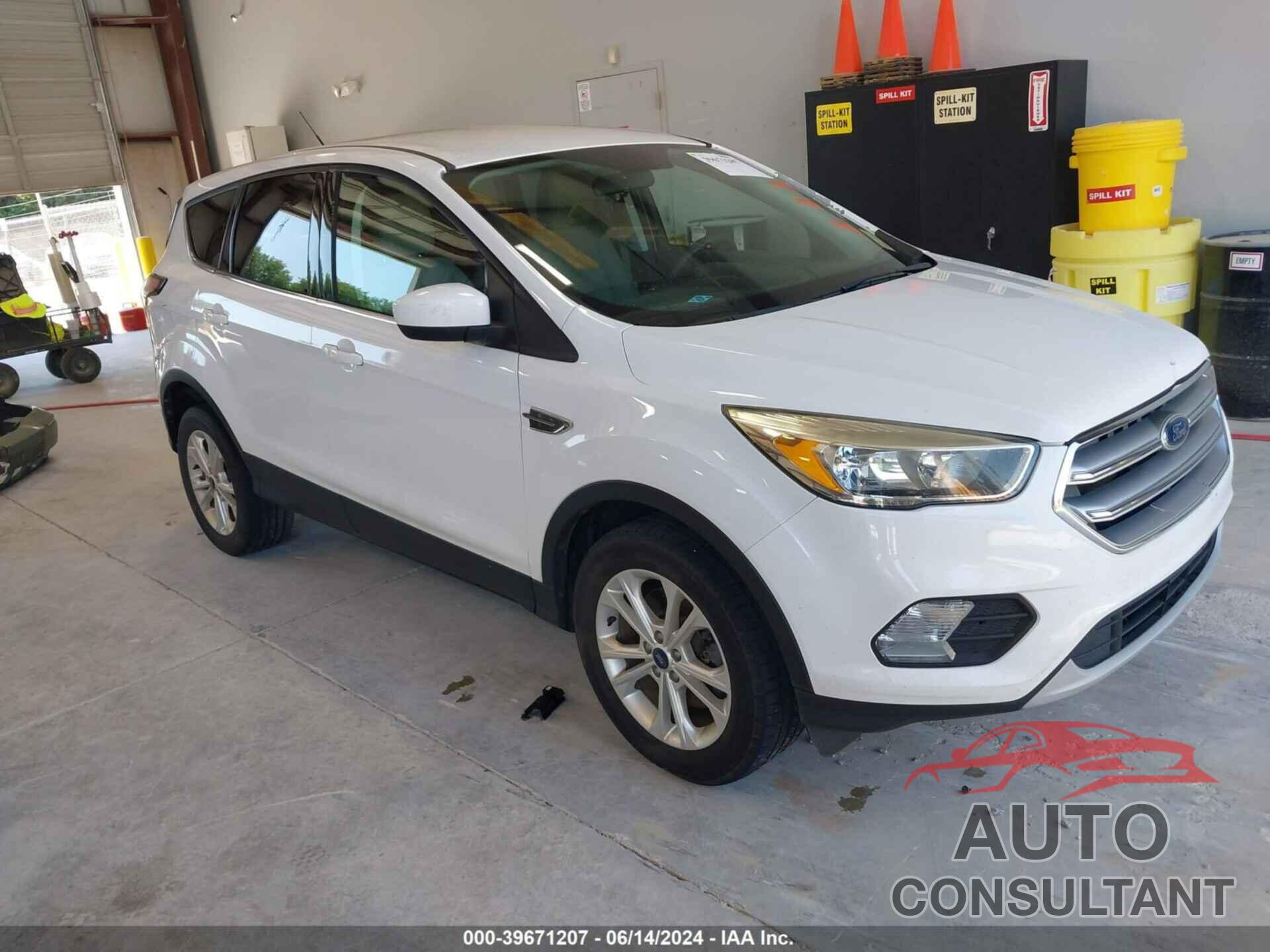 FORD ESCAPE 2017 - 1FMCU9GD3HUD43321