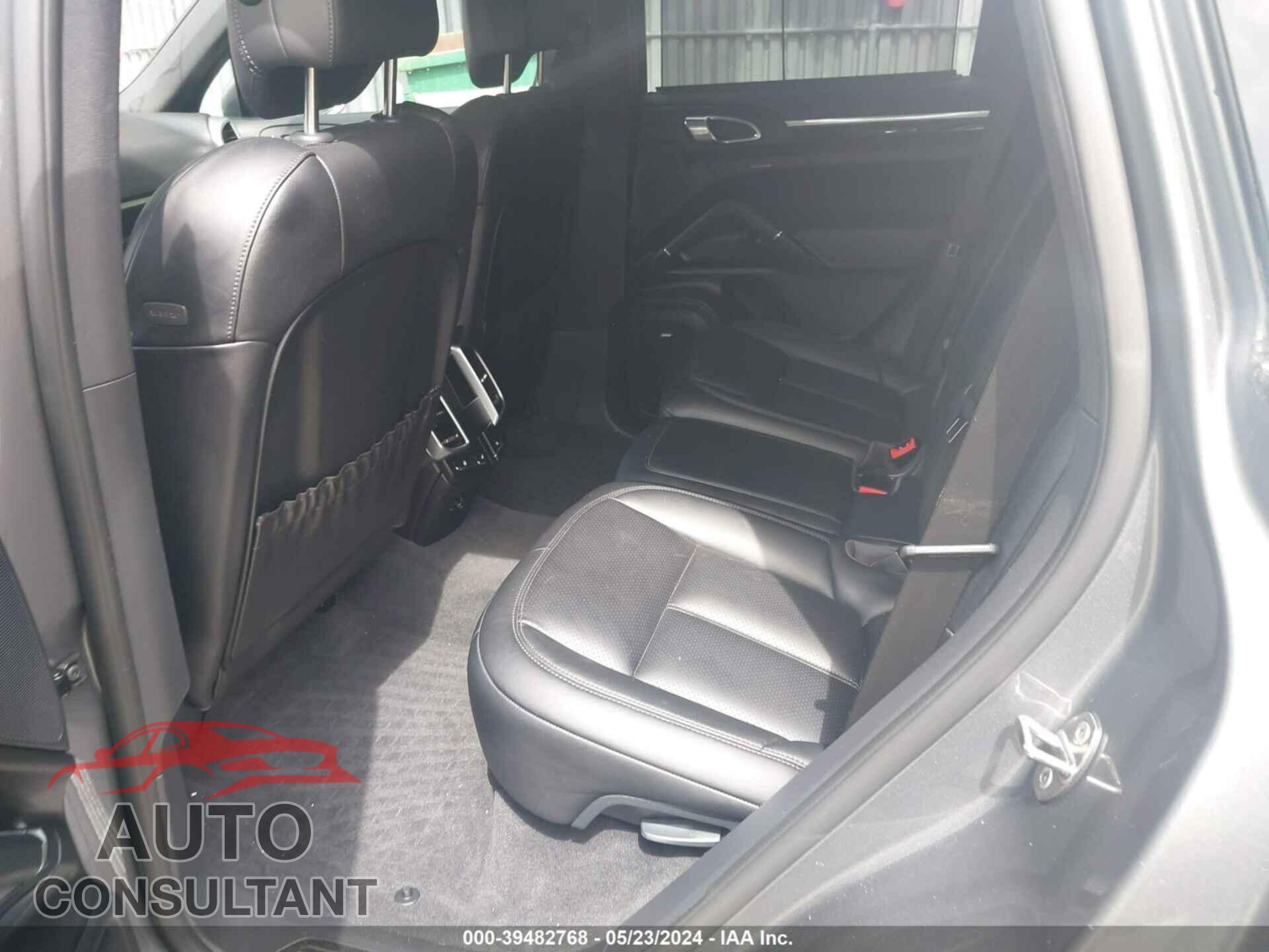 PORSCHE CAYENNE 2016 - WP1AA2A26GKA09893