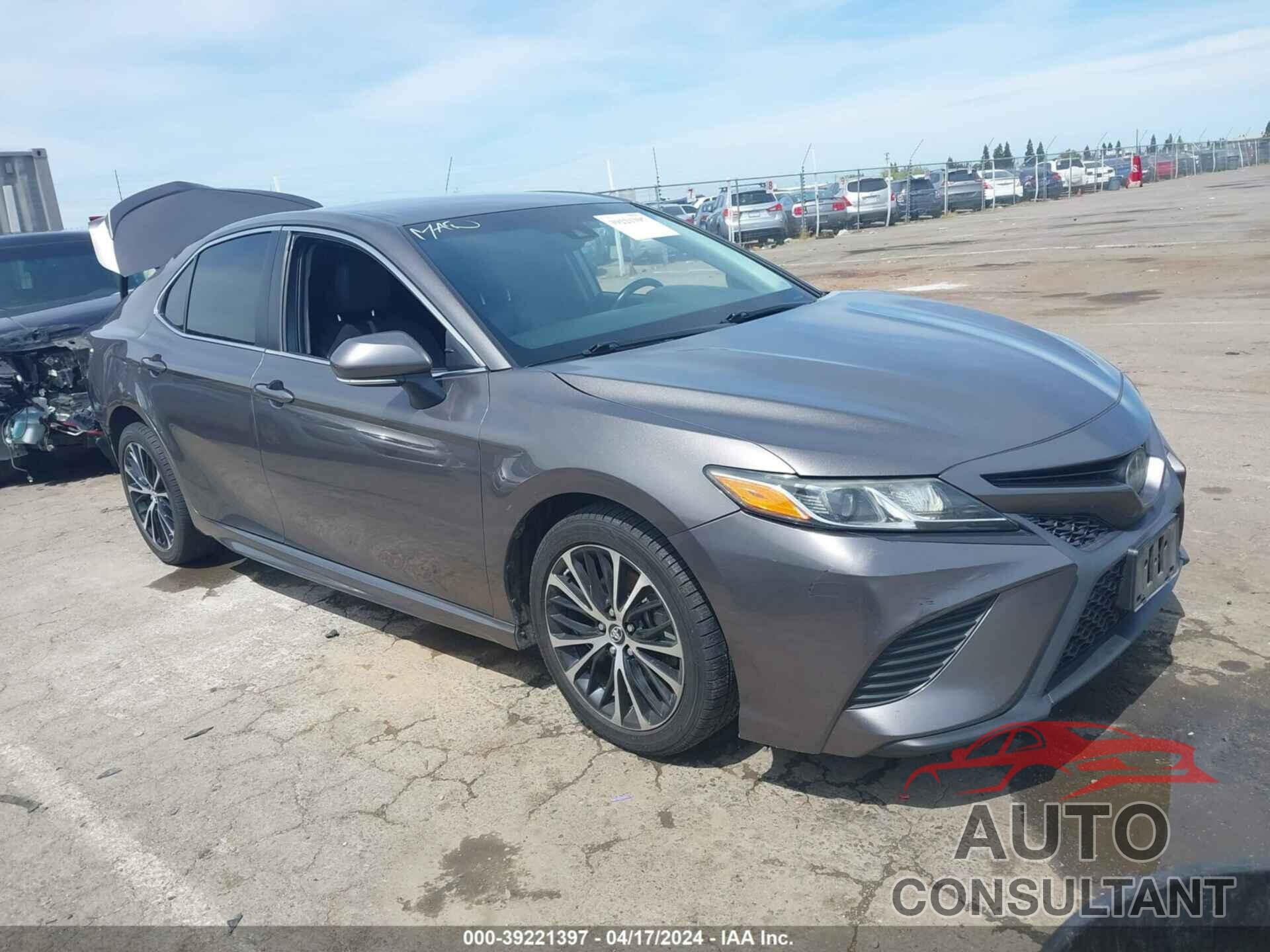TOYOTA CAMRY 2018 - 4T1B11HKXJU090605
