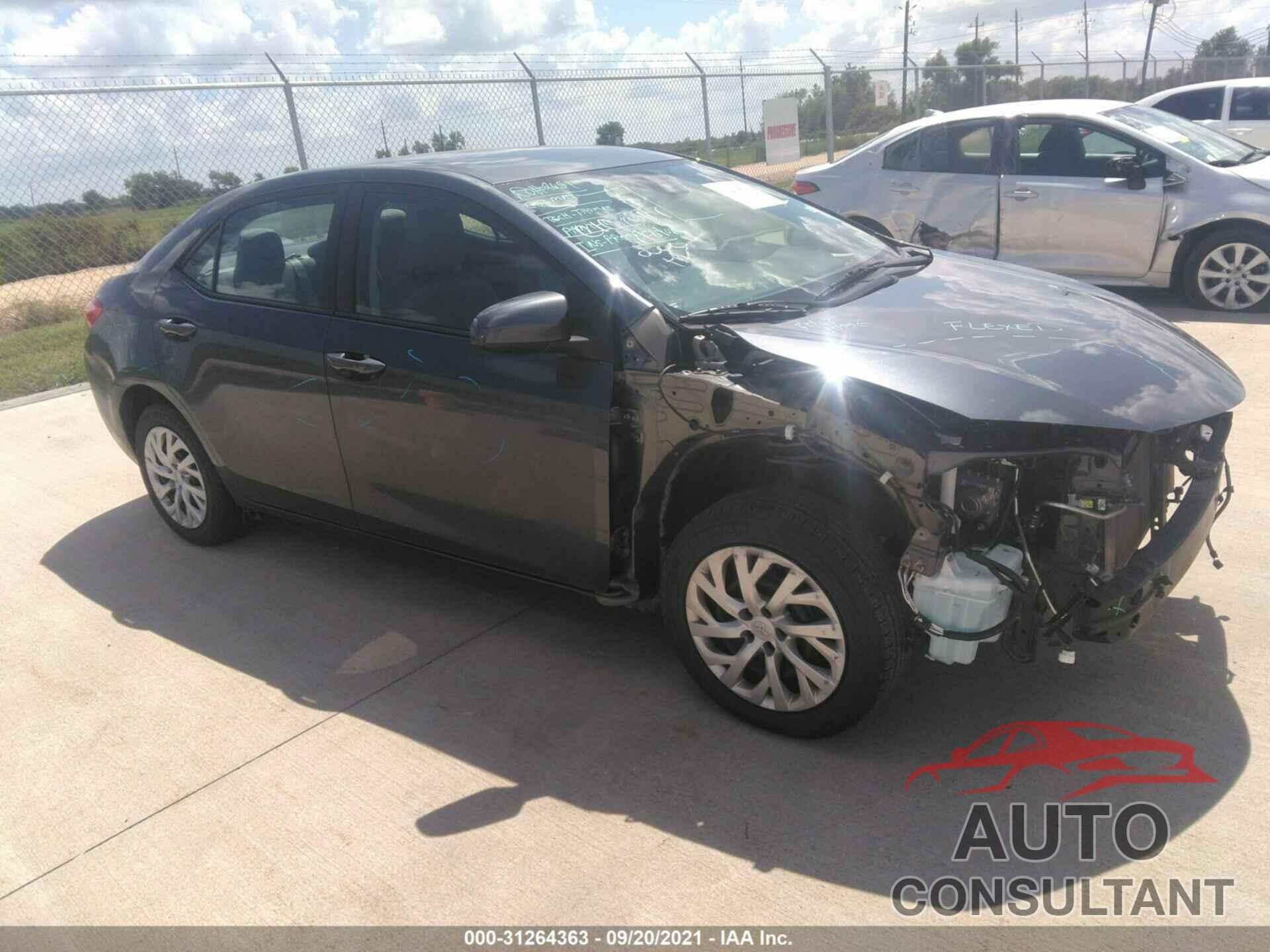 TOYOTA COROLLA 2018 - 5YFBURHE0JP818675
