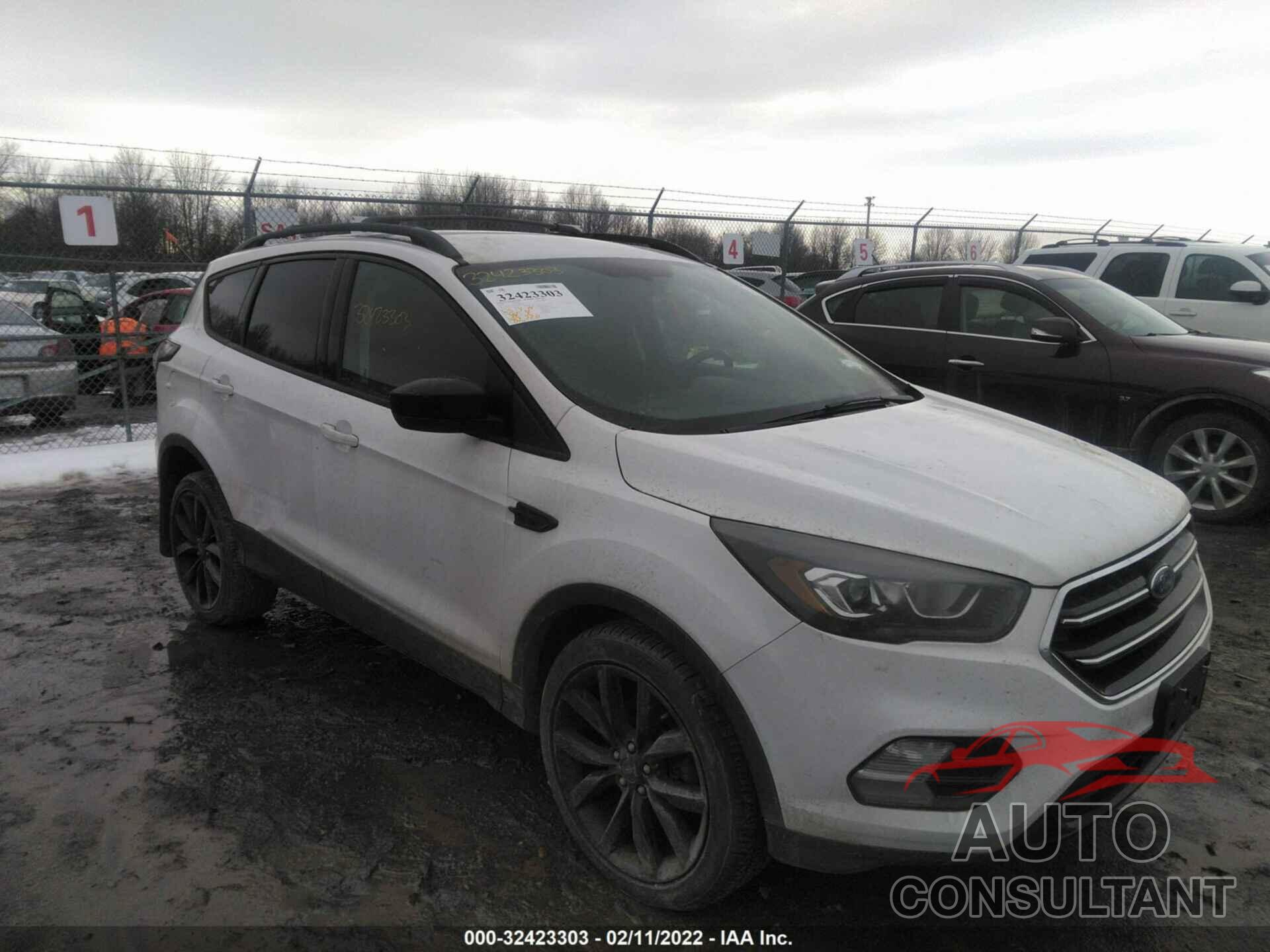 FORD ESCAPE 2017 - 1FMCU9G96HUB93846