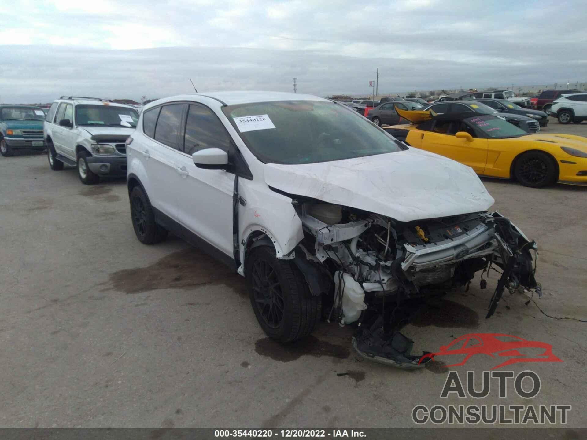 FORD ESCAPE 2017 - 1FMCU0GD9HUC28380