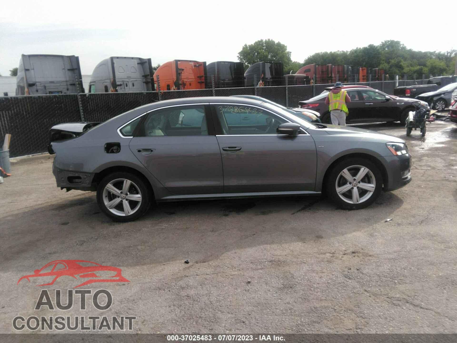 VOLKSWAGEN PASSAT 2015 - 1VWAT7A30FC111018