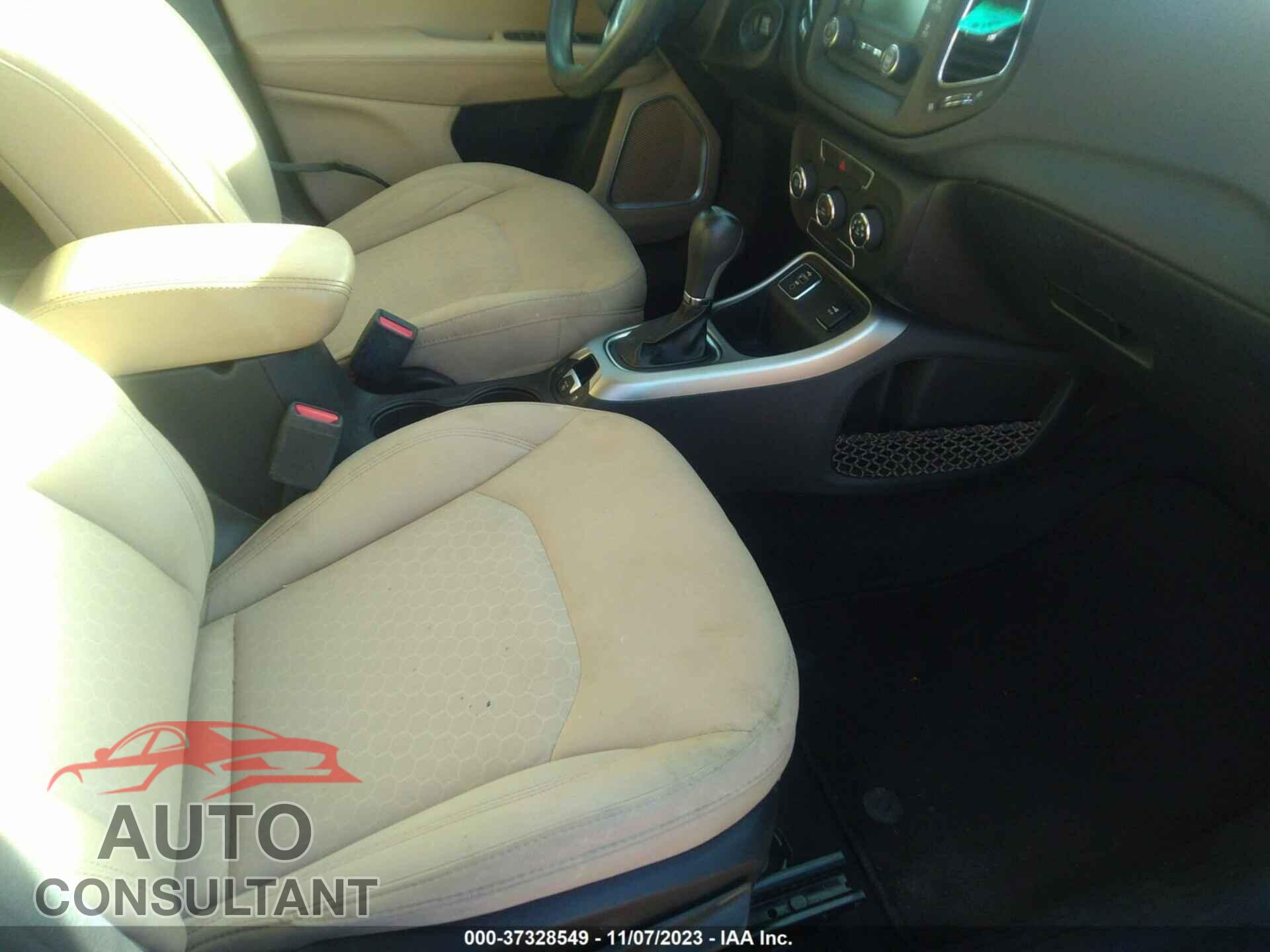 JEEP COMPASS 2018 - 3C4NJCAB2JT463864