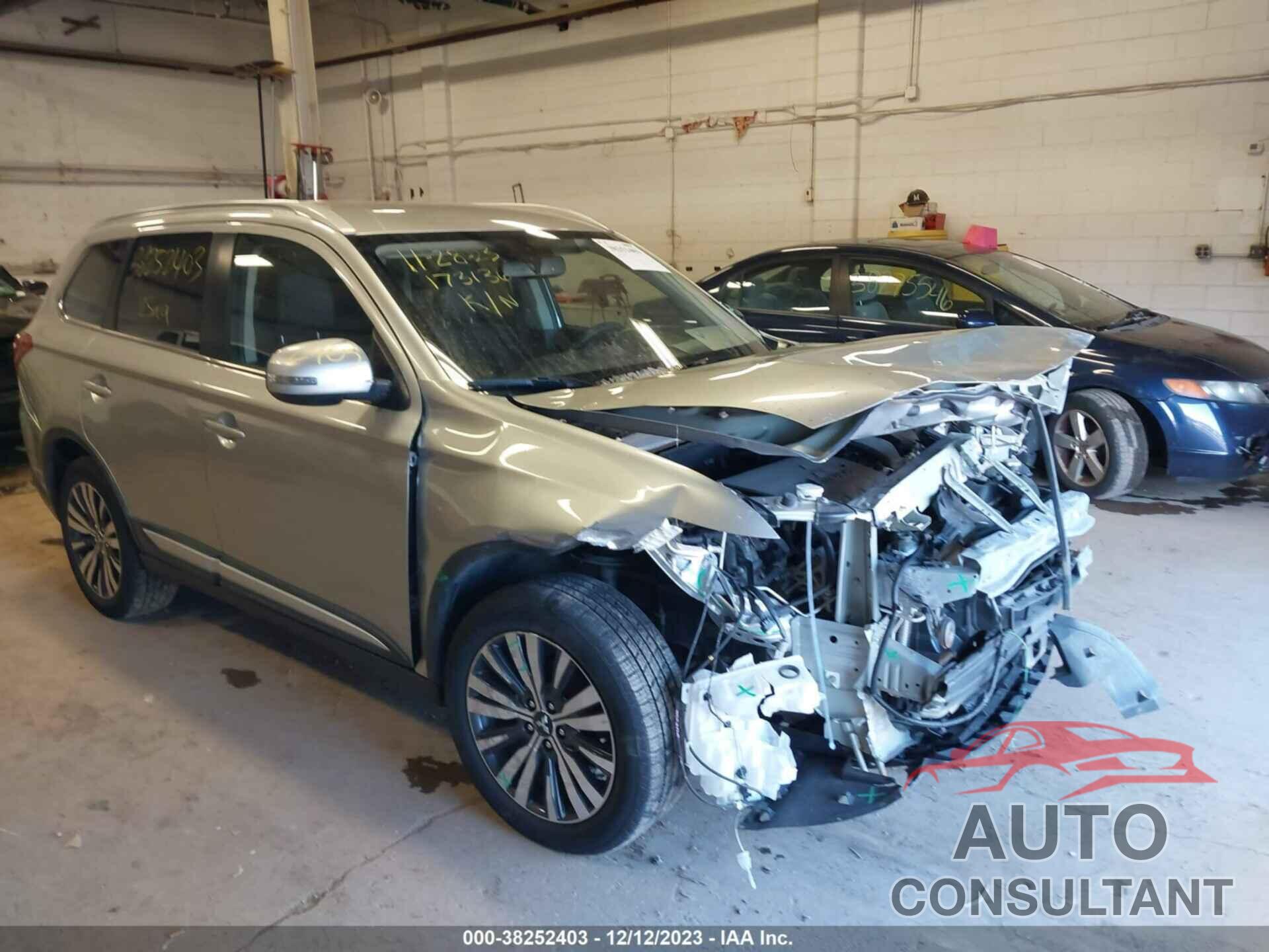 MITSUBISHI OUTLANDER 2019 - JA4AD3A32KZ028541
