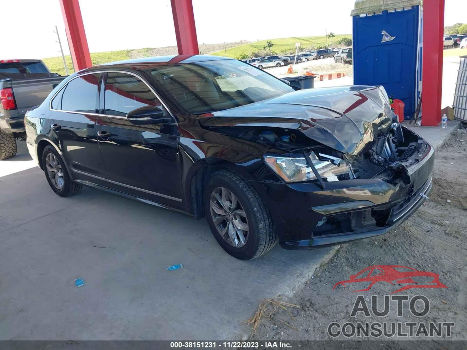 VOLKSWAGEN PASSAT 2017 - 1VWAT7A39HC003600