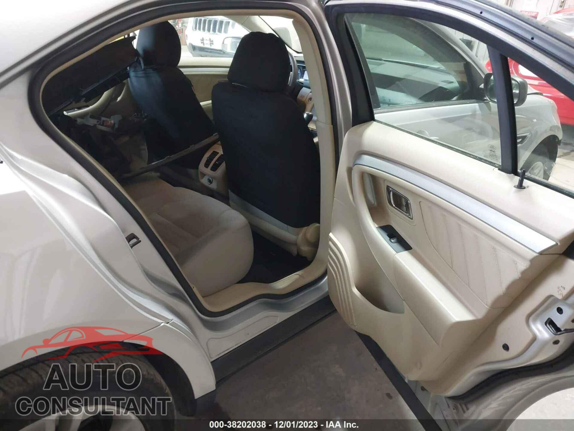FORD TAURUS 2017 - 1FAHP2D88HG132619