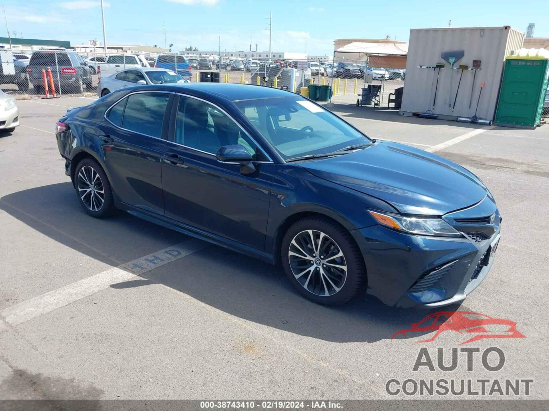 TOYOTA CAMRY 2018 - 4T1B11HK7JU581150