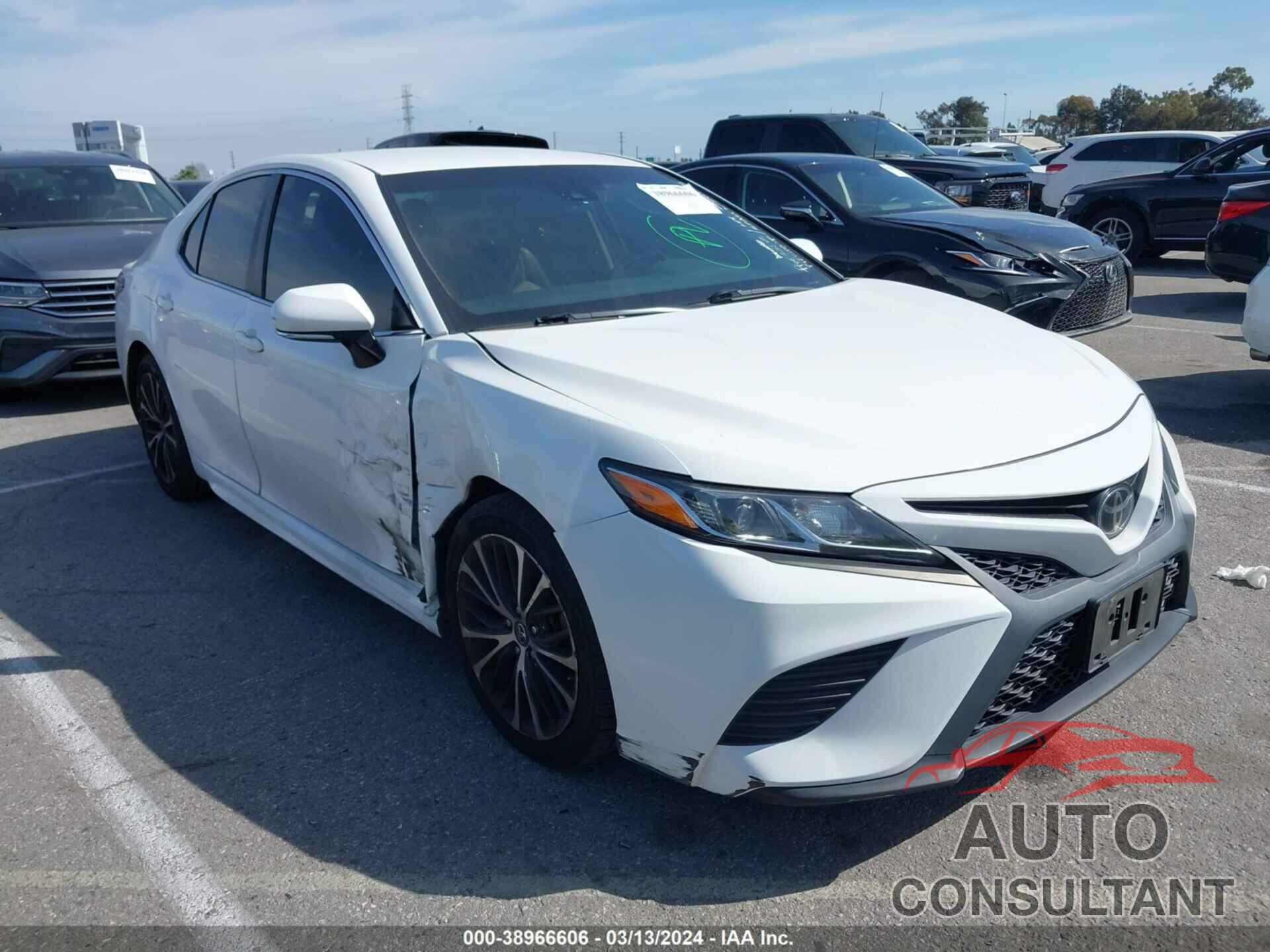 TOYOTA CAMRY 2018 - 4T1B11HK3JU648553