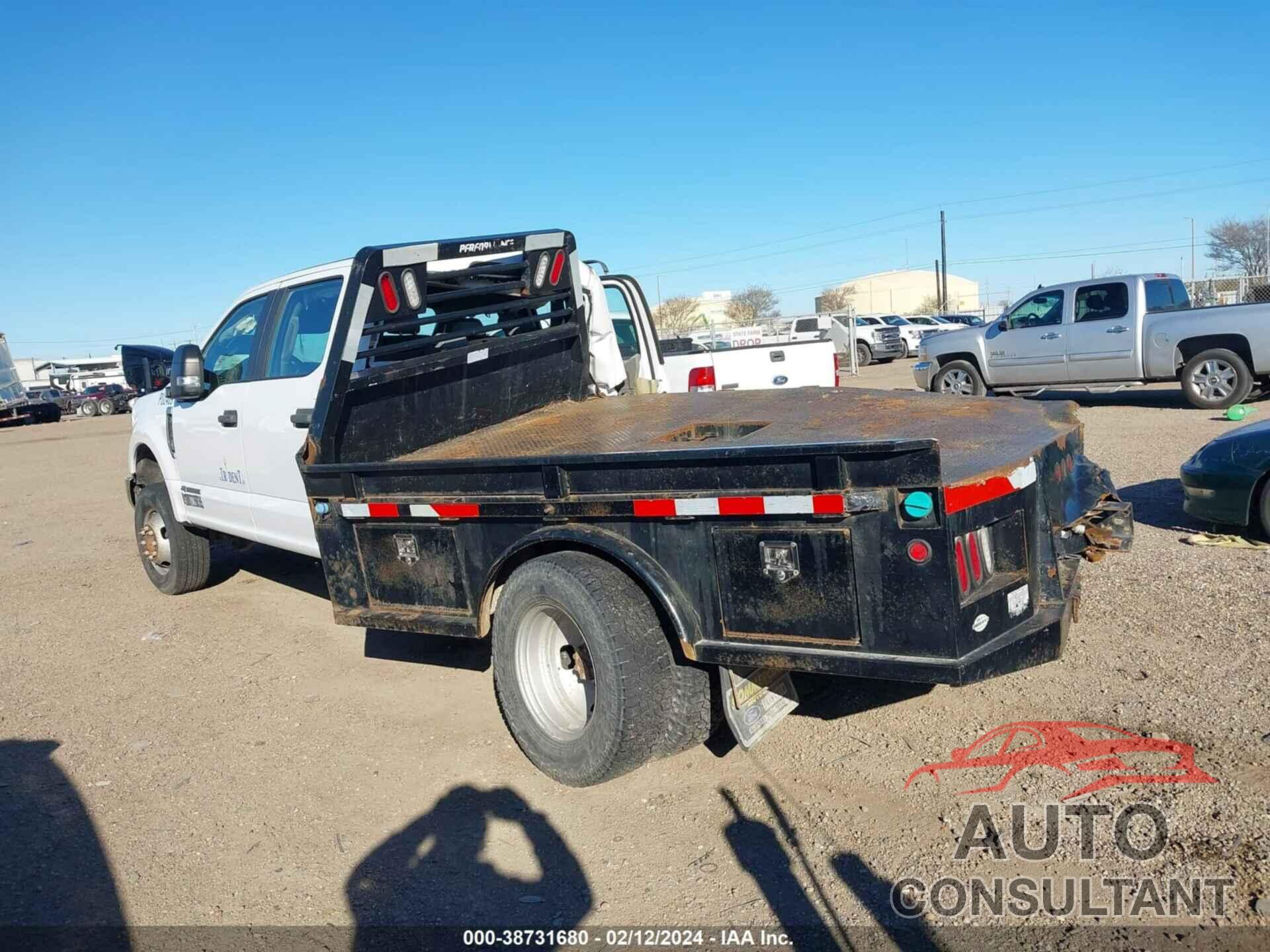 FORD F-350 CHASSIS 2017 - 1FD8W3HT8HEF12469